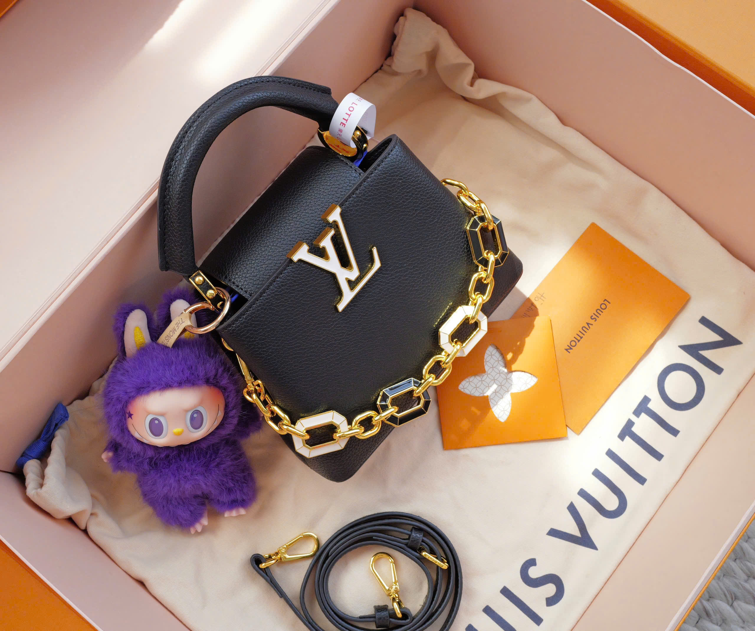 L.V Capucine SUPER chain strap Size 21cm L.V Capucine SUPER chain strap Size 21cm