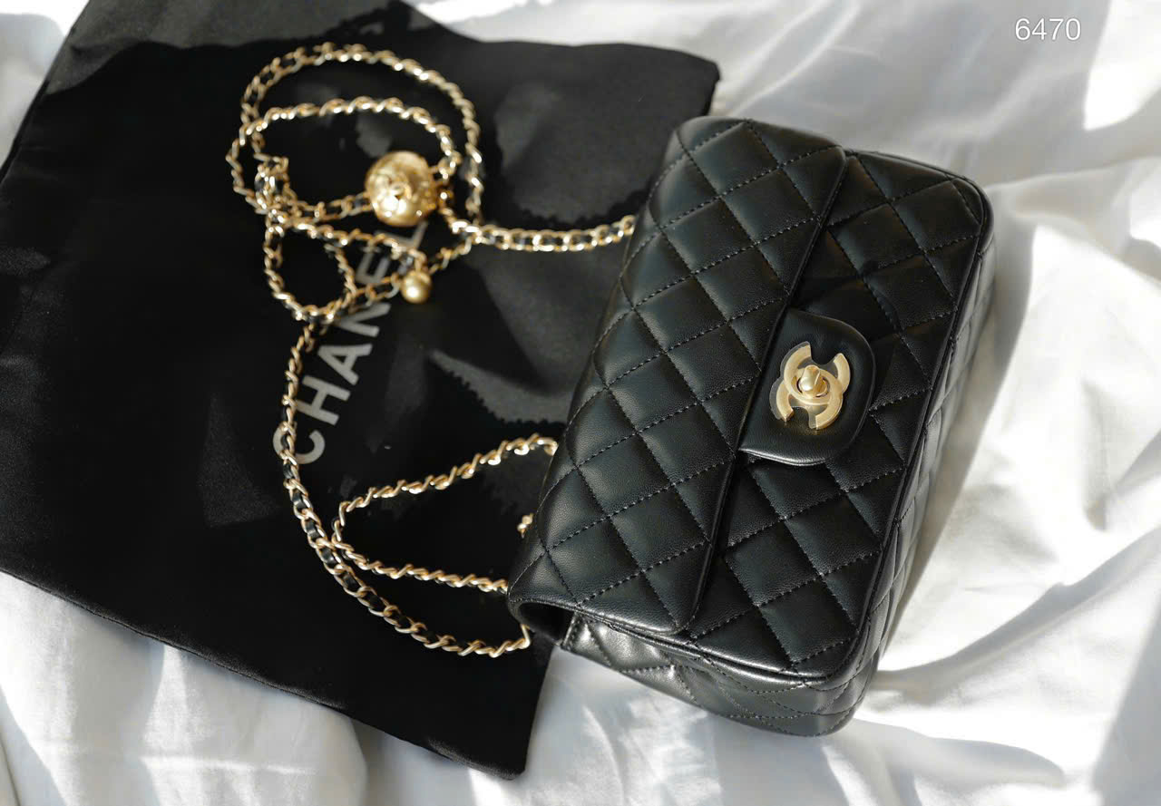 CHANEL CLASSIC SPHERE Sz20cm CHANEL CLASSIC SPHERE Sz20cm