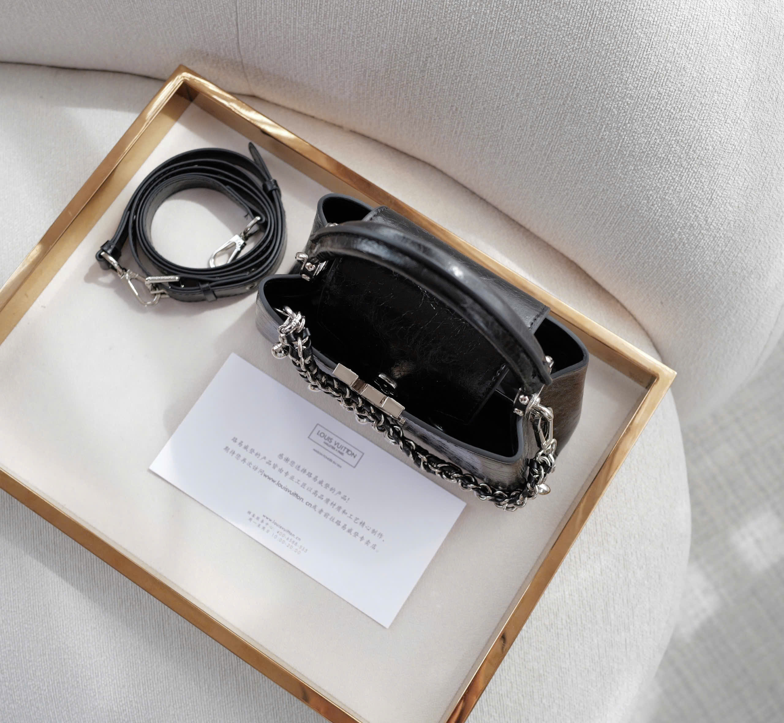 LV CAPUCINES MINI BLACK PYTHON Sz 21cm LV CAPUCINES MINI BLACK PYTHON Sz 21cm