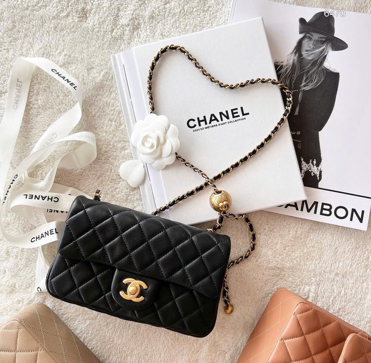 CHANEL CLASSIC SPHERE Sz20cm CHANEL CLASSIC SPHERE Sz20cm