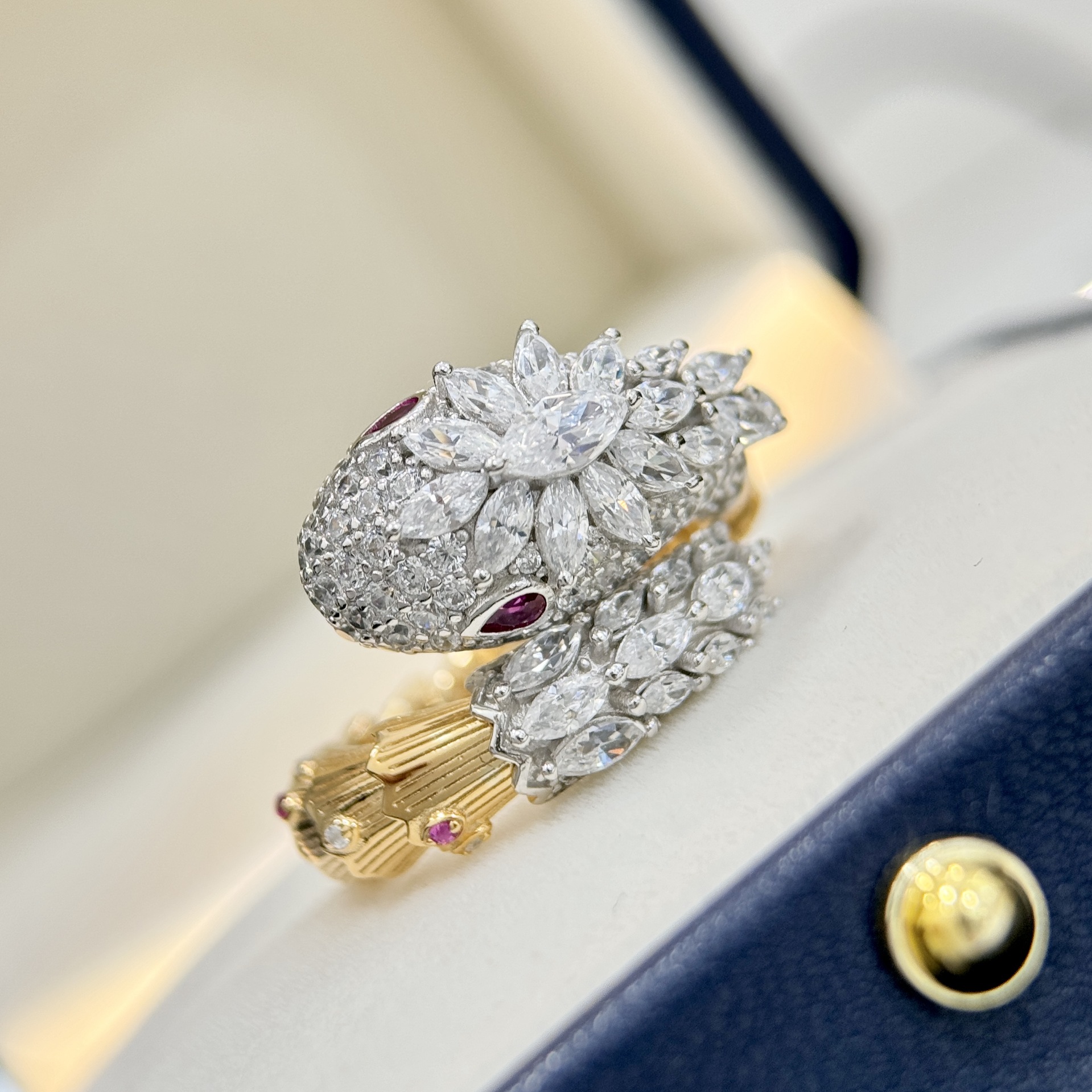 S925 Sterling Silver Vintage Gold Snake Head Ring with Solid Diamonds and Two-Tone Red Eyes (One Size Fits All) High-end feel with high carbon diamonds S925 Sterling Silver Vintage Gold Snake Head Ring with Solid Diamonds and Two-Tone Red Eyes (One Size Fits All) High-end feel with high carbon diamonds