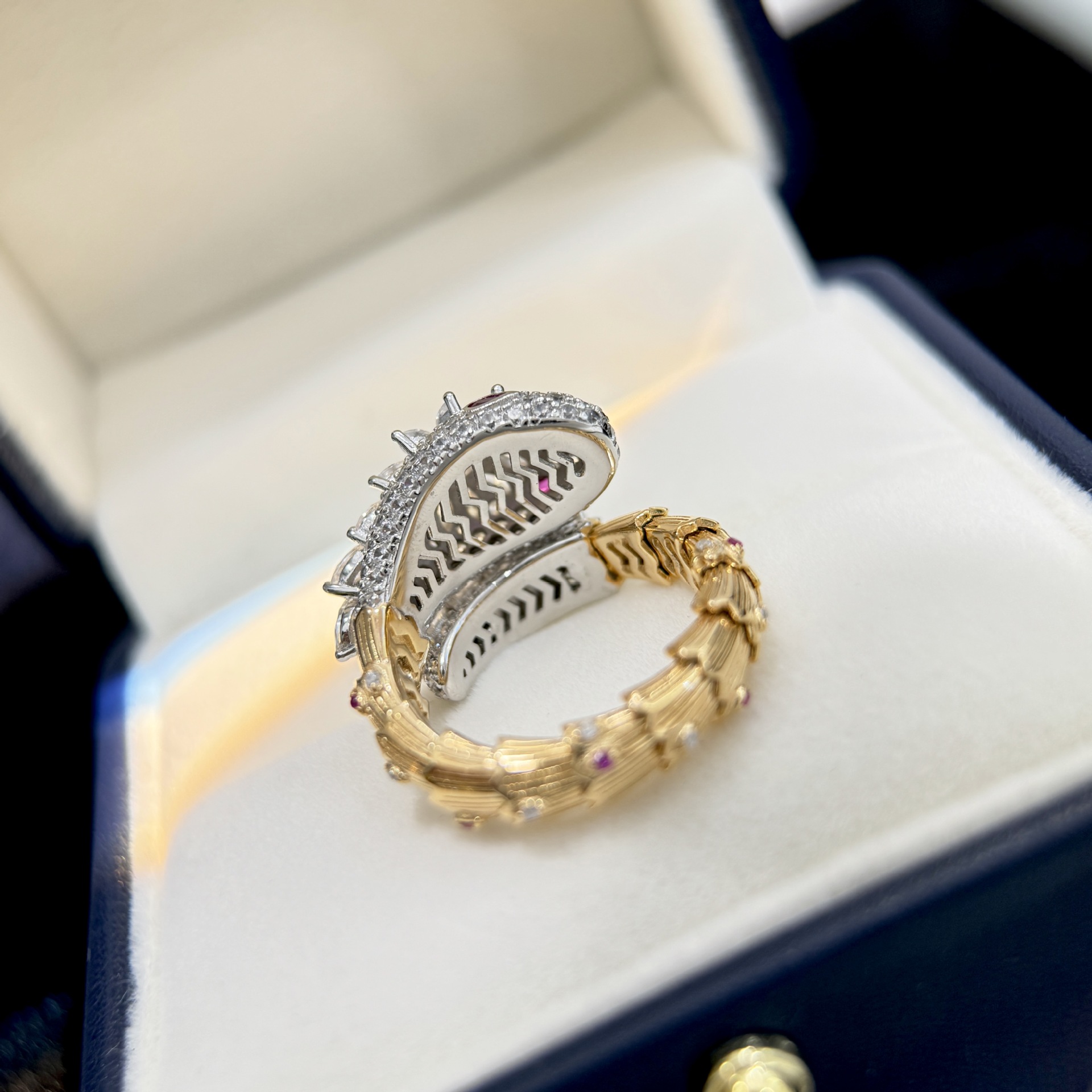 S925 Sterling Silver Vintage Gold Snake Head Ring with Solid Diamonds and Two-Tone Red Eyes (One Size Fits All) High-end feel with high carbon diamonds S925 Sterling Silver Vintage Gold Snake Head Ring with Solid Diamonds and Two-Tone Red Eyes (One Size Fits All) High-end feel with high carbon diamonds