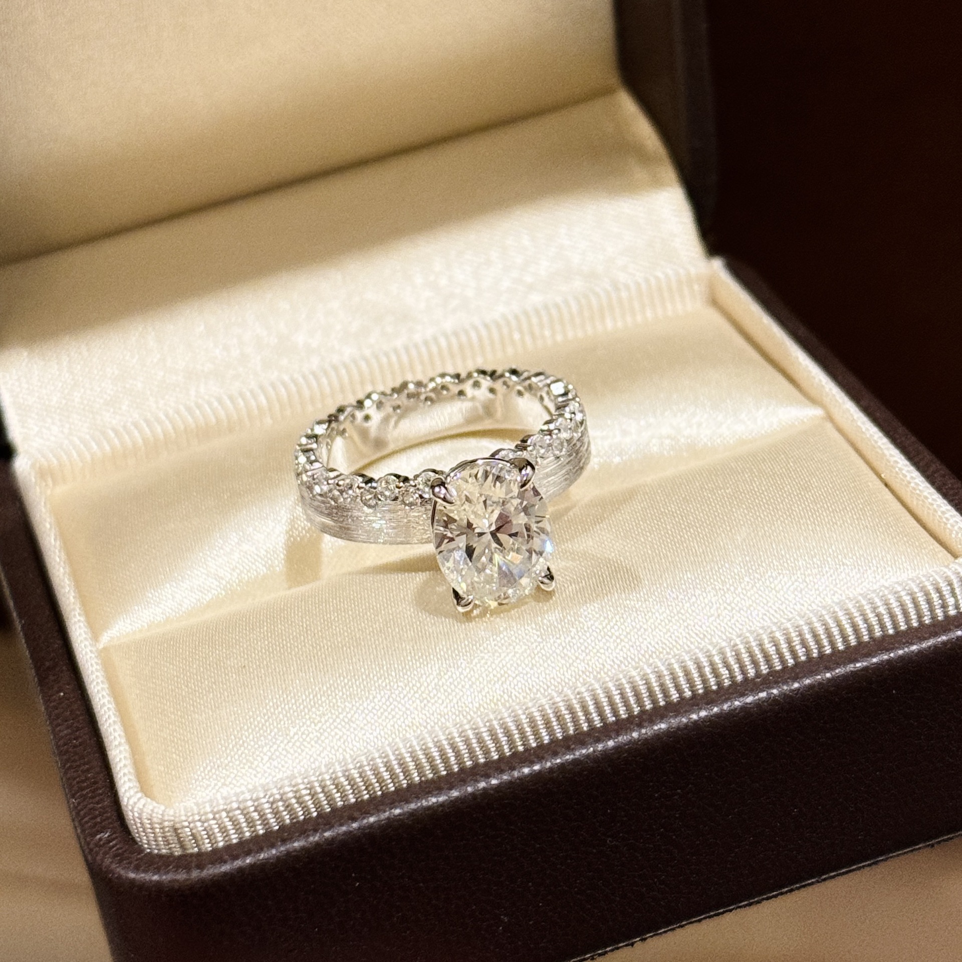 3 carat dove egg diamond ring with lace border in brushed S925 silver with rhinestones, exquisitely handcrafted in Italy. 3 carat dove egg diamond ring with lace border in brushed S925 silver with rhinestones, exquisitely handcrafted in Italy.