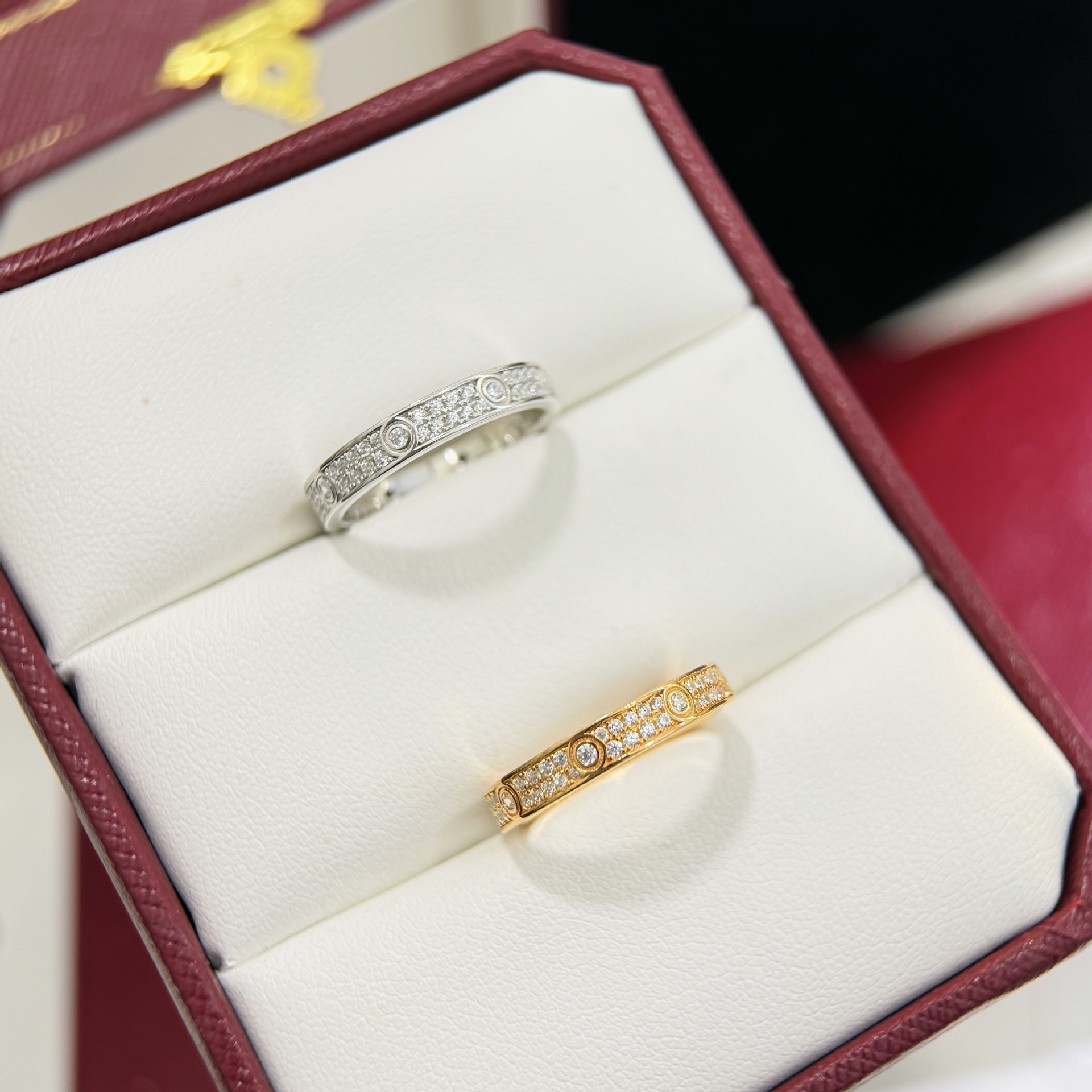 Beautiful, gentle ring with 2 versions: white s925 silver and 18k gold plated Beautiful, gentle ring with 2 versions: white s925 silver and 18k gold plated
