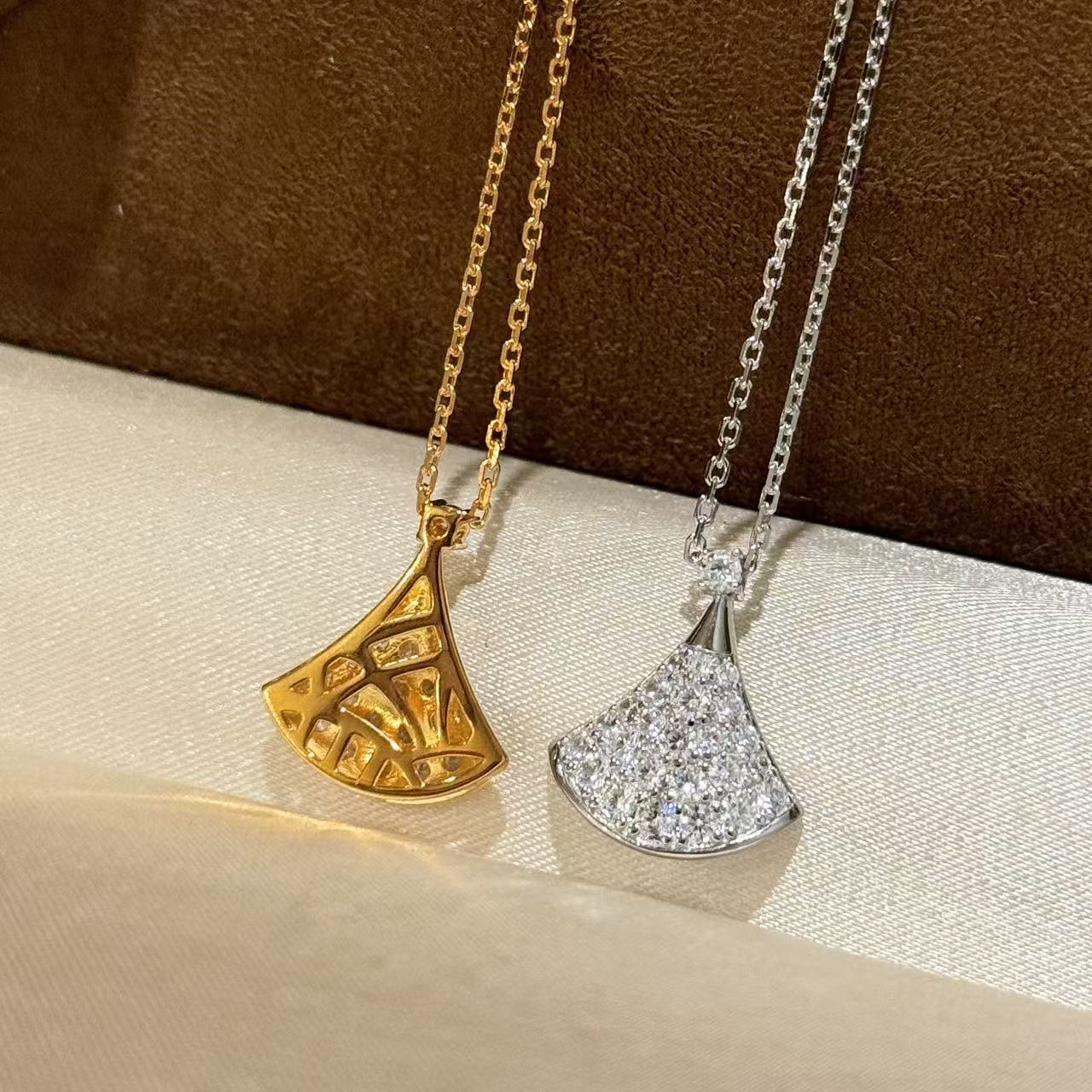 S925 Sterling Silver Fan Necklace, Lightweight Luxury, Classic, Mini Size, Multi-Function, Unmarked Fan Shape S925 Sterling Silver Fan Necklace, Lightweight Luxury, Classic, Mini Size, Multi-Function, Unmarked Fan Shape