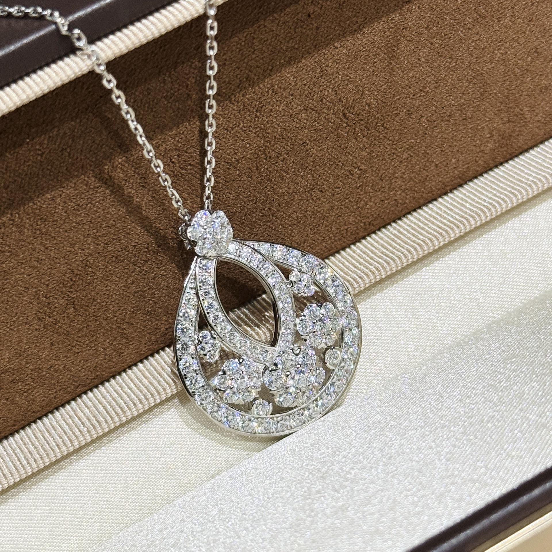 Large S925 Sterling Silver Snowflake Necklace: Elegant, classic and versatile teardrop design, Diamond studded Large S925 Sterling Silver Snowflake Necklace: Elegant, classic and versatile teardrop design, Diamond studded