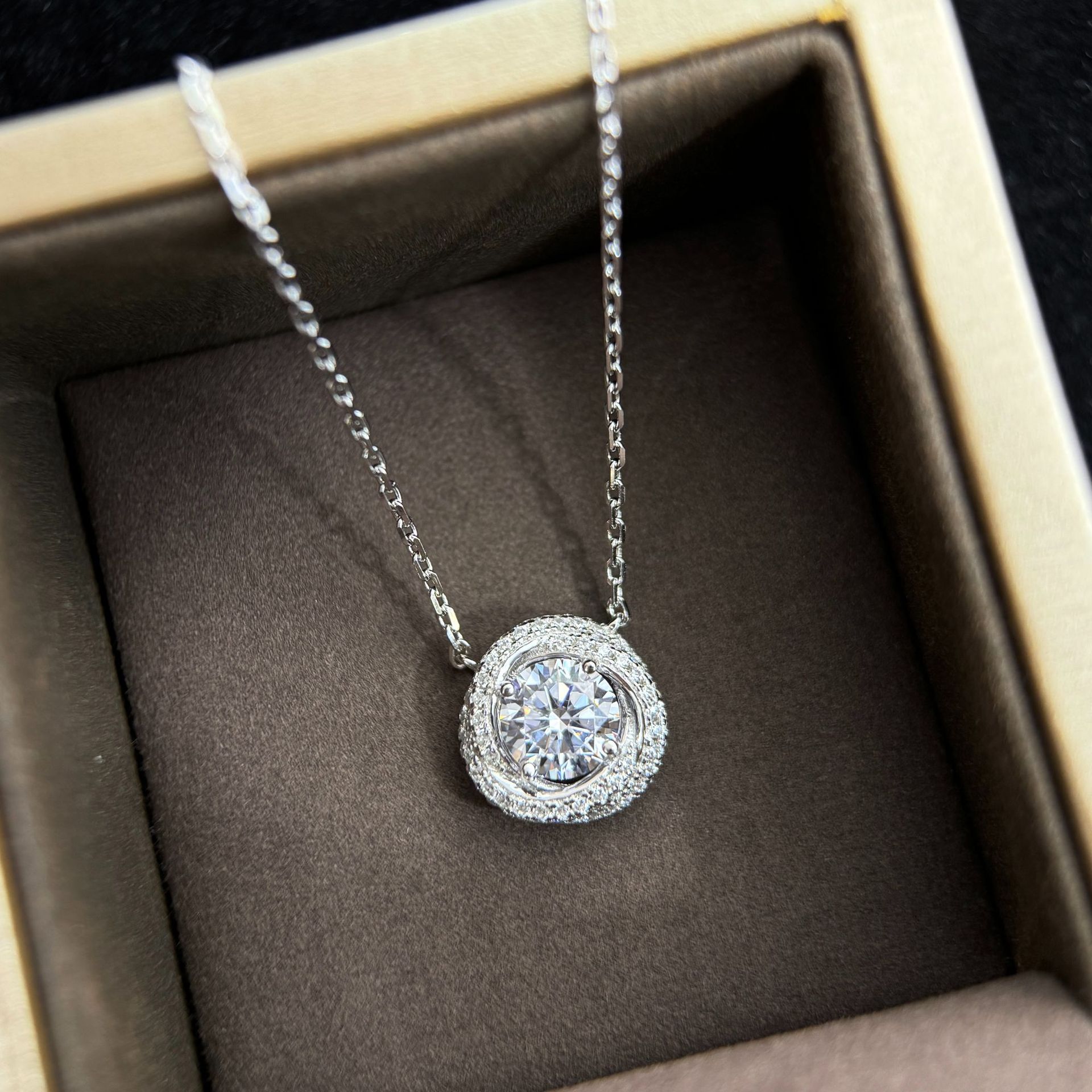 S925 silver three-ring necklace with three-carat diamond, exquisite and high-grade sparkling diamond S925 silver three-ring necklace with three-carat diamond, exquisite and high-grade sparkling diamond