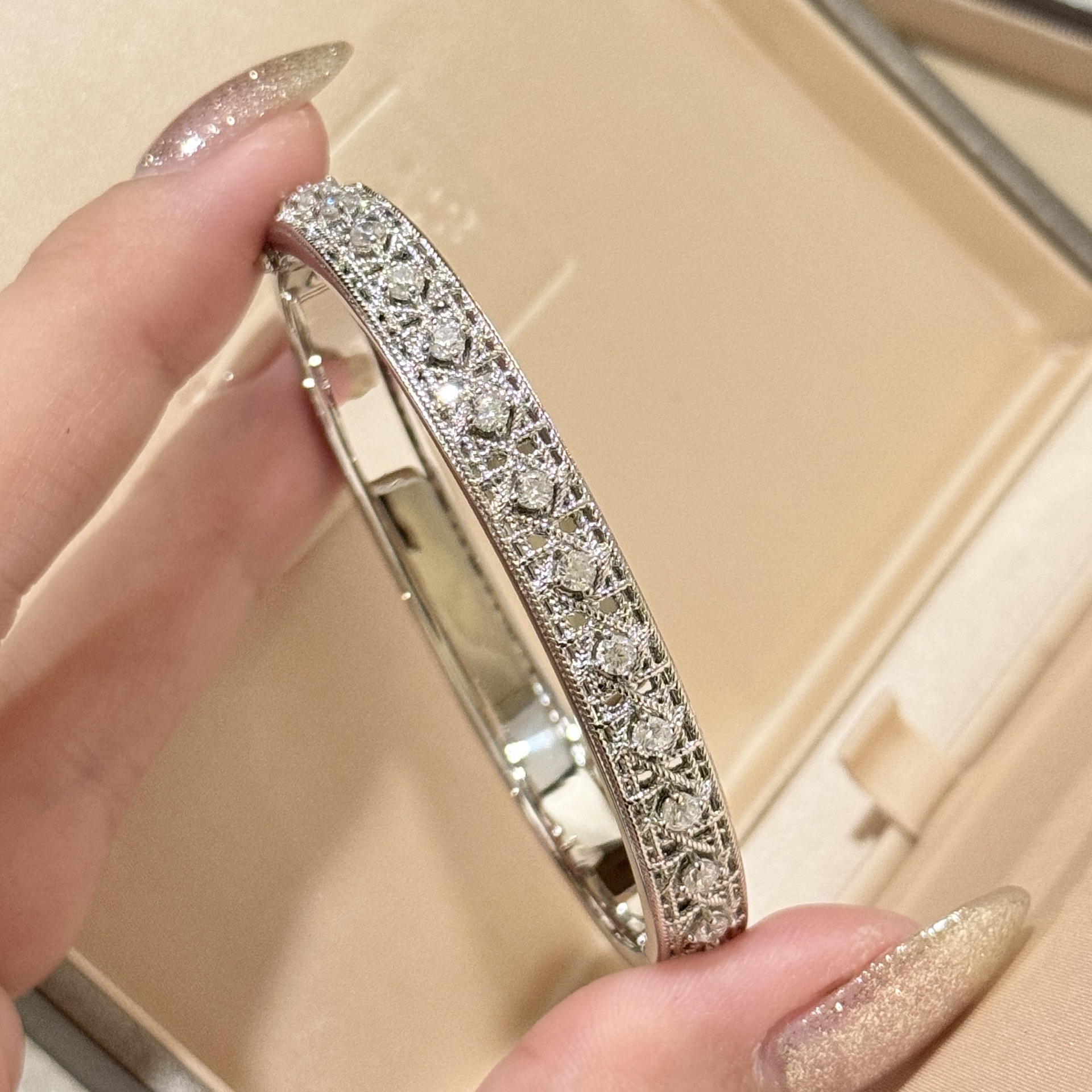 S925 Sterling Silver Cannage Pattern Diamond Bangle - Fully Diamond Woven Texture, High-End Feel, Sparkling Diamonds, Exquisite Craftsmanship S925 Sterling Silver Cannage Pattern Diamond Bangle - Fully Diamond Woven Texture, High-End Feel, Sparkling Diamonds, Exquisite Craftsmanship
