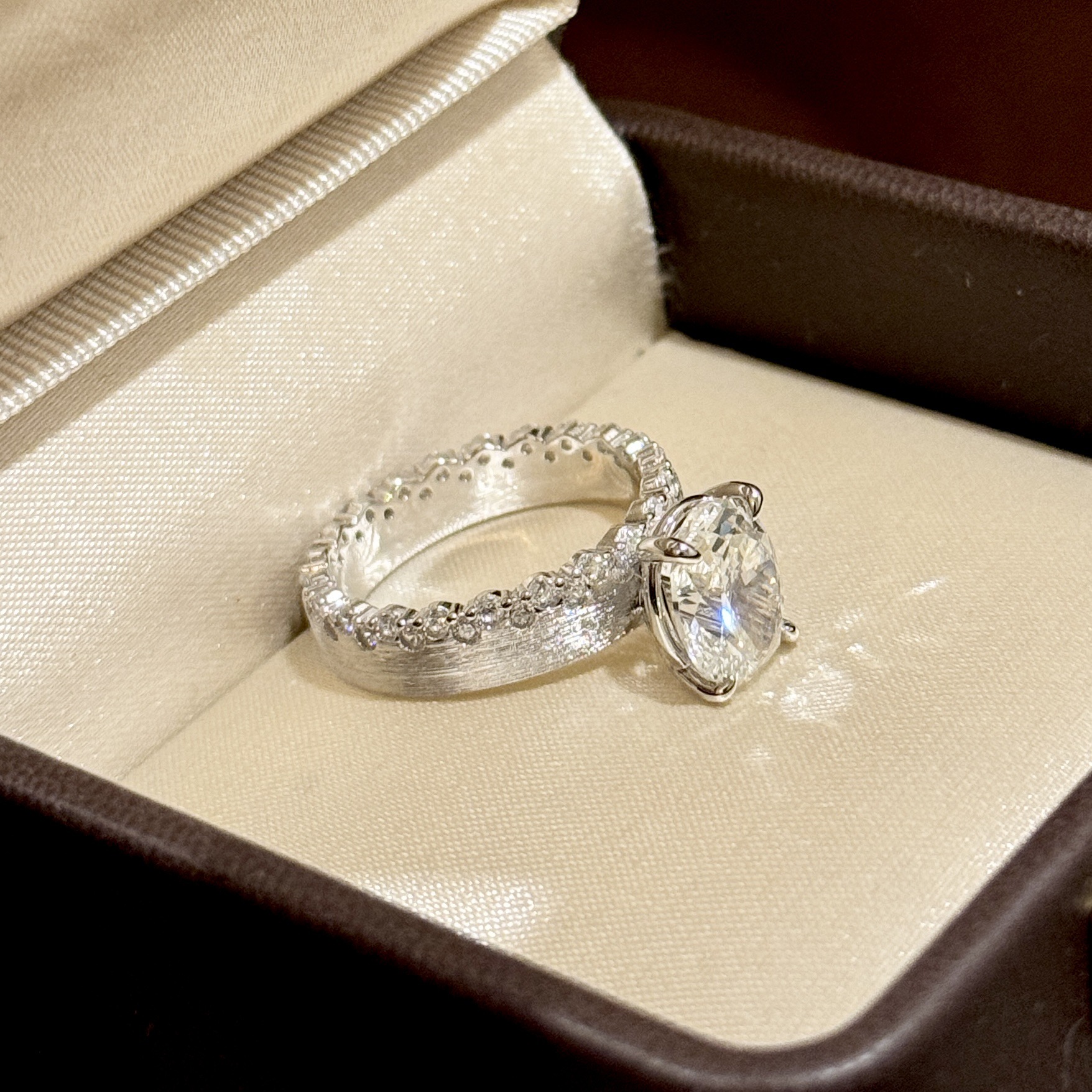 3 carat dove egg diamond ring with lace border in brushed S925 silver with rhinestones, exquisitely handcrafted in Italy. 3 carat dove egg diamond ring with lace border in brushed S925 silver with rhinestones, exquisitely handcrafted in Italy.