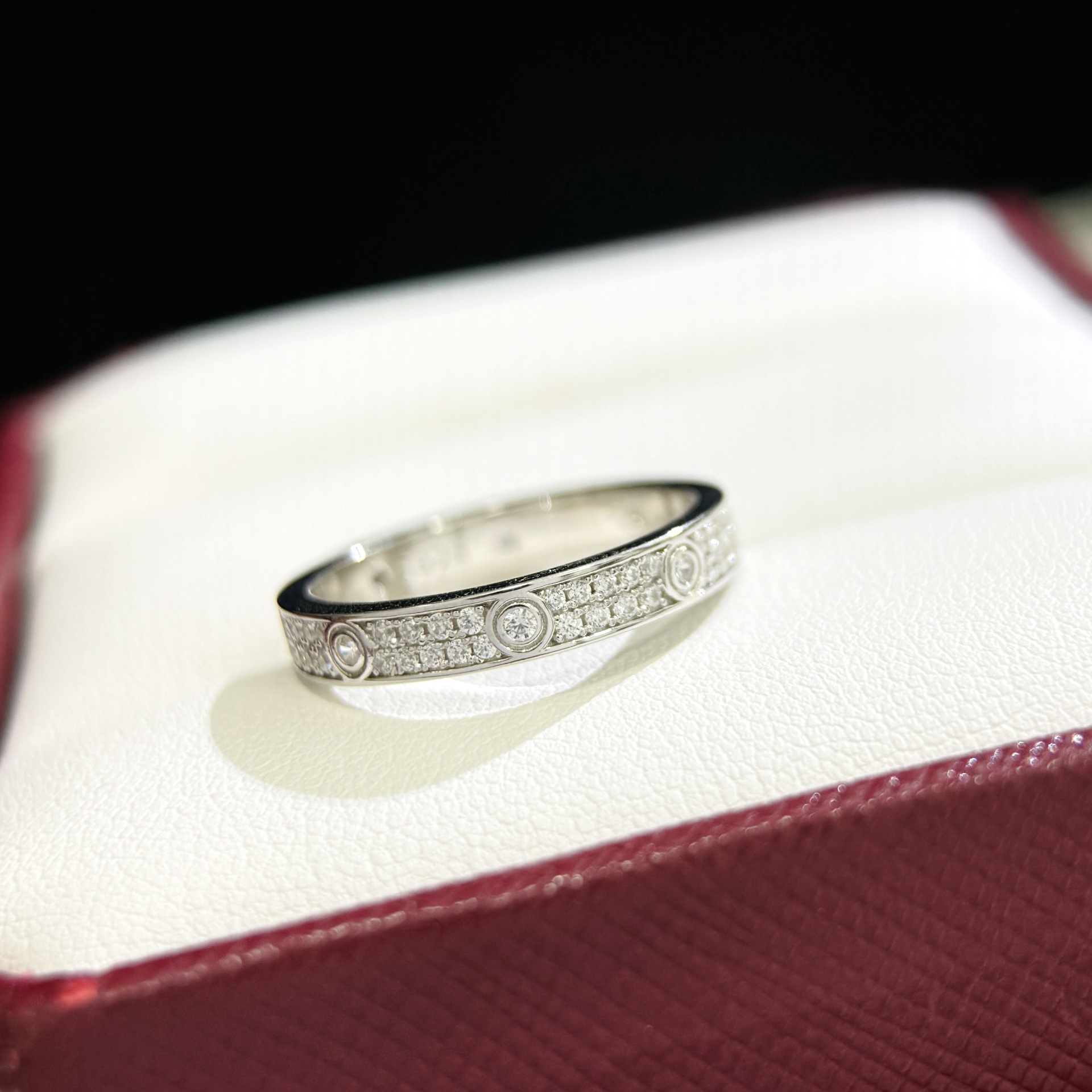 Beautiful, gentle ring with 2 versions: white s925 silver and 18k gold plated Beautiful, gentle ring with 2 versions: white s925 silver and 18k gold plated