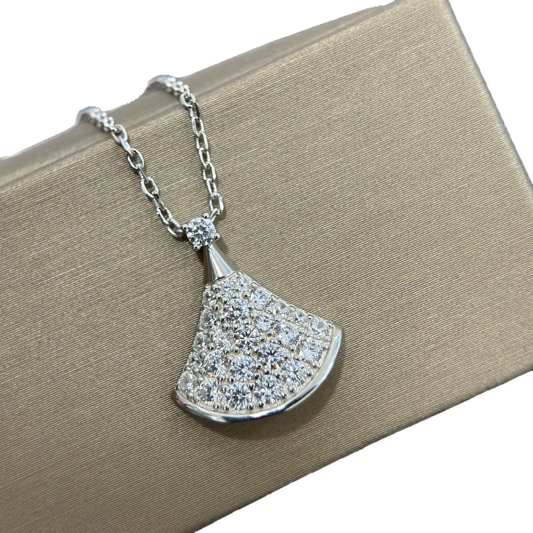 S925 Sterling Silver Fan Necklace, Lightweight Luxury, Classic, Mini Size, Multi-Function, Unmarked Fan Shape S925 Sterling Silver Fan Necklace, Lightweight Luxury, Classic, Mini Size, Multi-Function, Unmarked Fan Shape