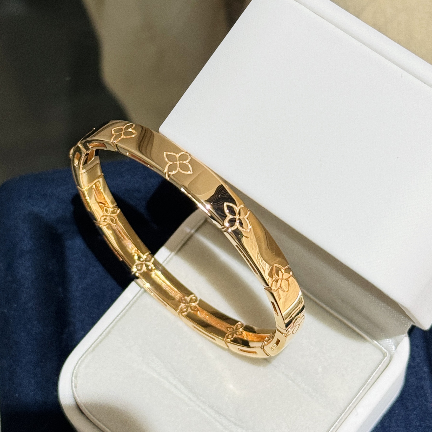 S925 Silver Rose Gold Four Leaf Clover Diamond Bracelet: A delicate and versatile piece with a refined, polished finish. S925 Silver Rose Gold Four Leaf Clover Diamond Bracelet: A delicate and versatile piece with a refined, polished finish.