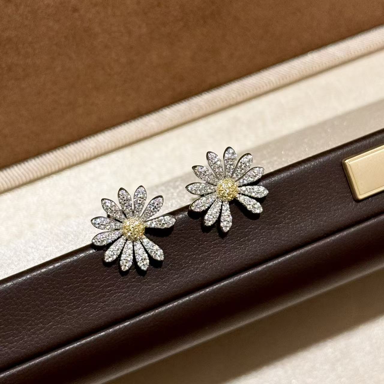 S925 silver daisy earrings, small yellow flower design, unique style, same style as G-Dragon S925 silver daisy earrings, small yellow flower design, unique style, same style as G-Dragon