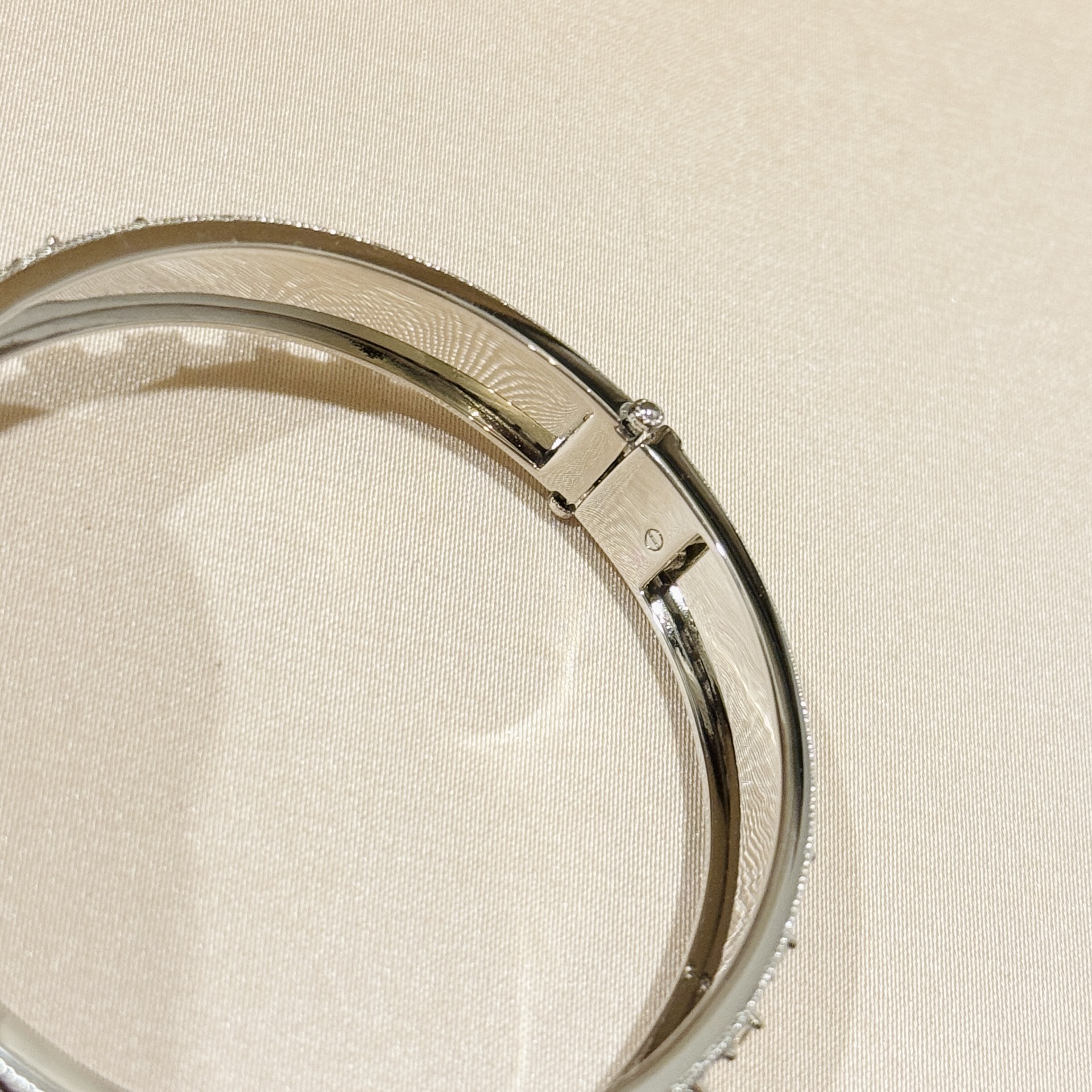 S925 Sterling Silver Cannage Pattern Diamond Bangle - Fully Diamond Woven Texture, High-End Feel, Sparkling Diamonds, Exquisite Craftsmanship S925 Sterling Silver Cannage Pattern Diamond Bangle - Fully Diamond Woven Texture, High-End Feel, Sparkling Diamonds, Exquisite Craftsmanship