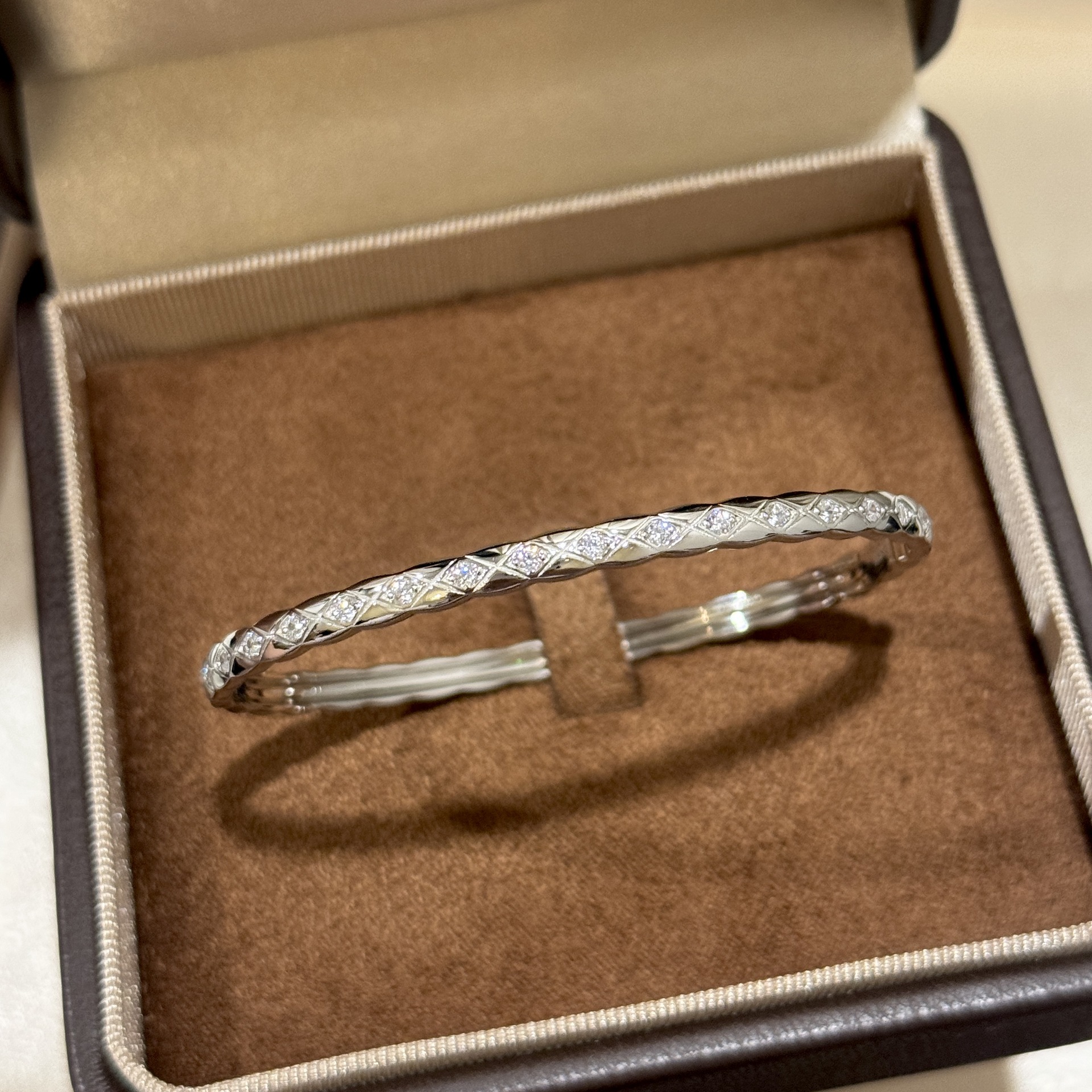 S925 silver cross pattern narrow bracelet, classic plain bracelet with crescent diamond, classic and versatile S925 silver cross pattern narrow bracelet, classic plain bracelet with crescent diamond, classic and versatile