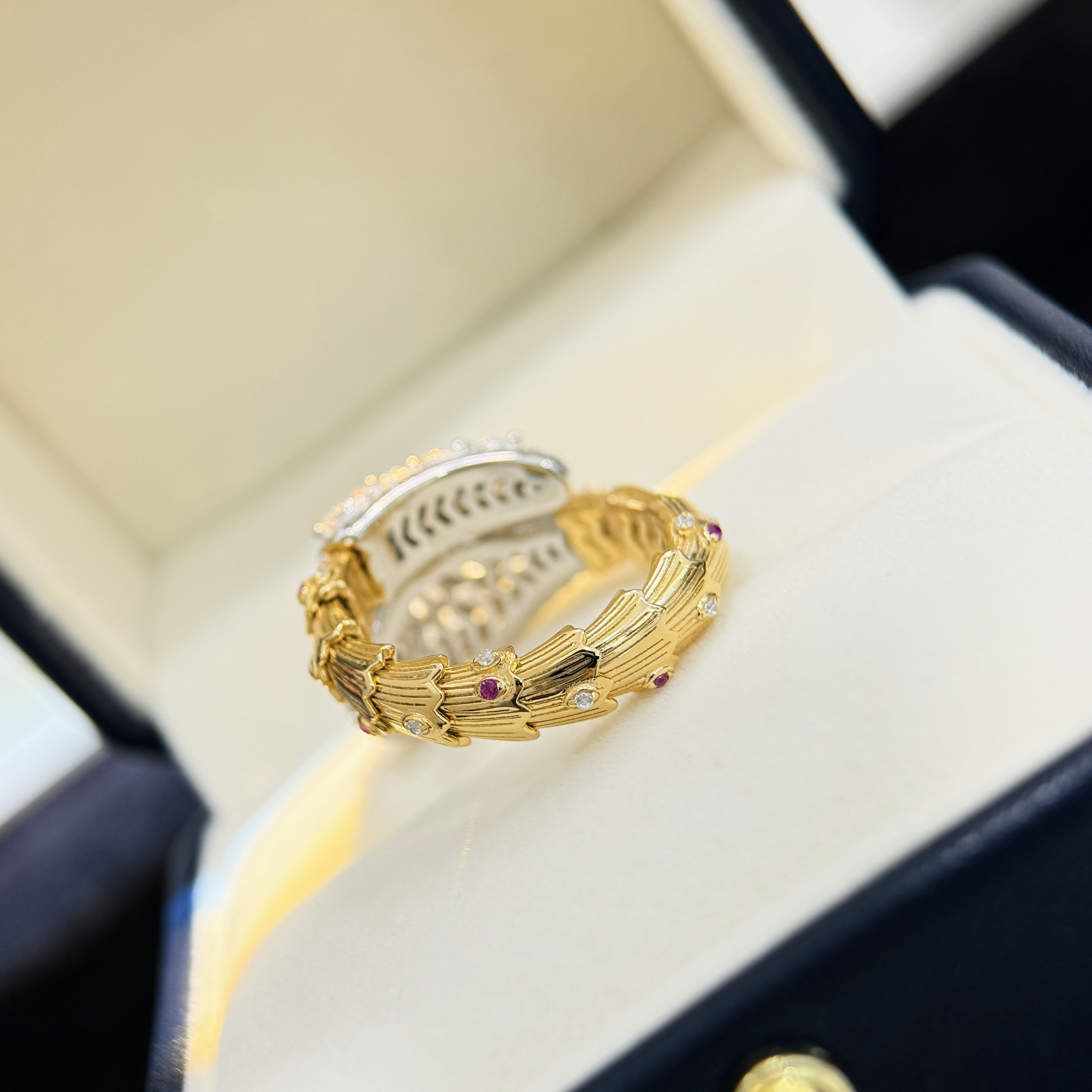 S925 Sterling Silver Vintage Gold Snake Head Ring with Solid Diamonds and Two-Tone Red Eyes (One Size Fits All) High-end feel with high carbon diamonds S925 Sterling Silver Vintage Gold Snake Head Ring with Solid Diamonds and Two-Tone Red Eyes (One Size Fits All) High-end feel with high carbon diamonds