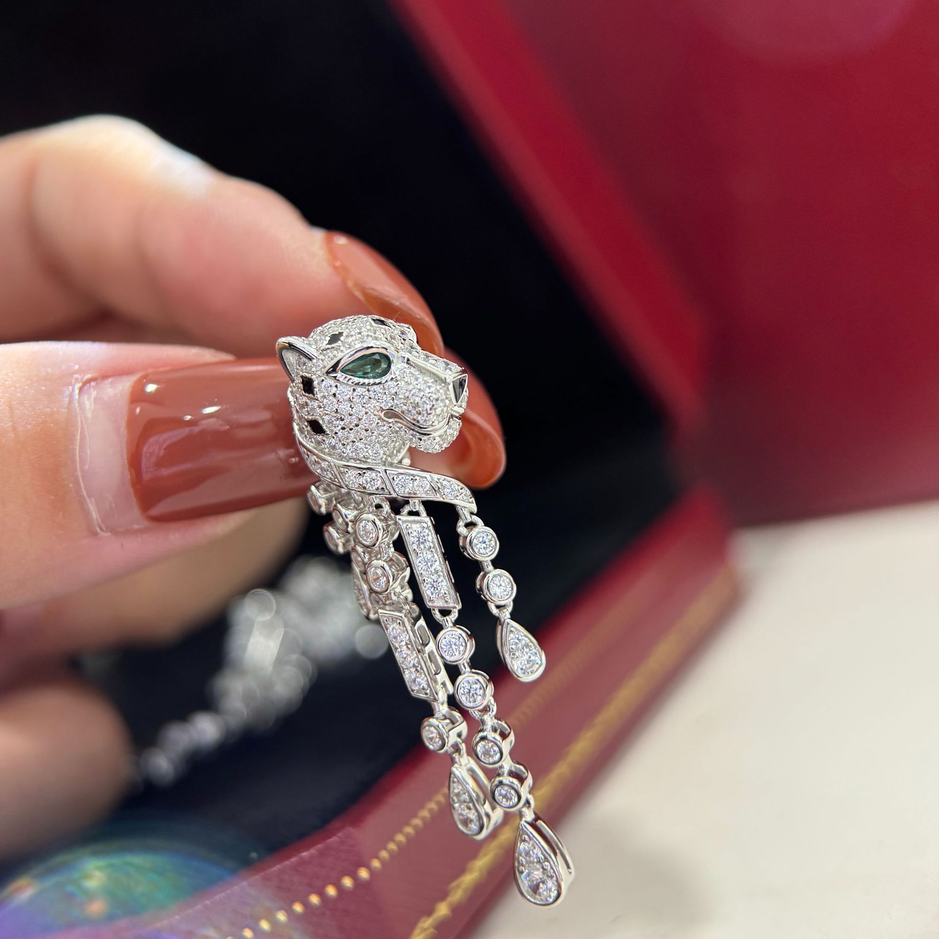 S925 silver leopard tassel earrings with solid diamonds - Classic style, worn by Tan Lan, exudes sophistication, noble charm and luxury. S925 silver leopard tassel earrings with solid diamonds - Classic style, worn by Tan Lan, exudes sophistication, noble charm and luxury.