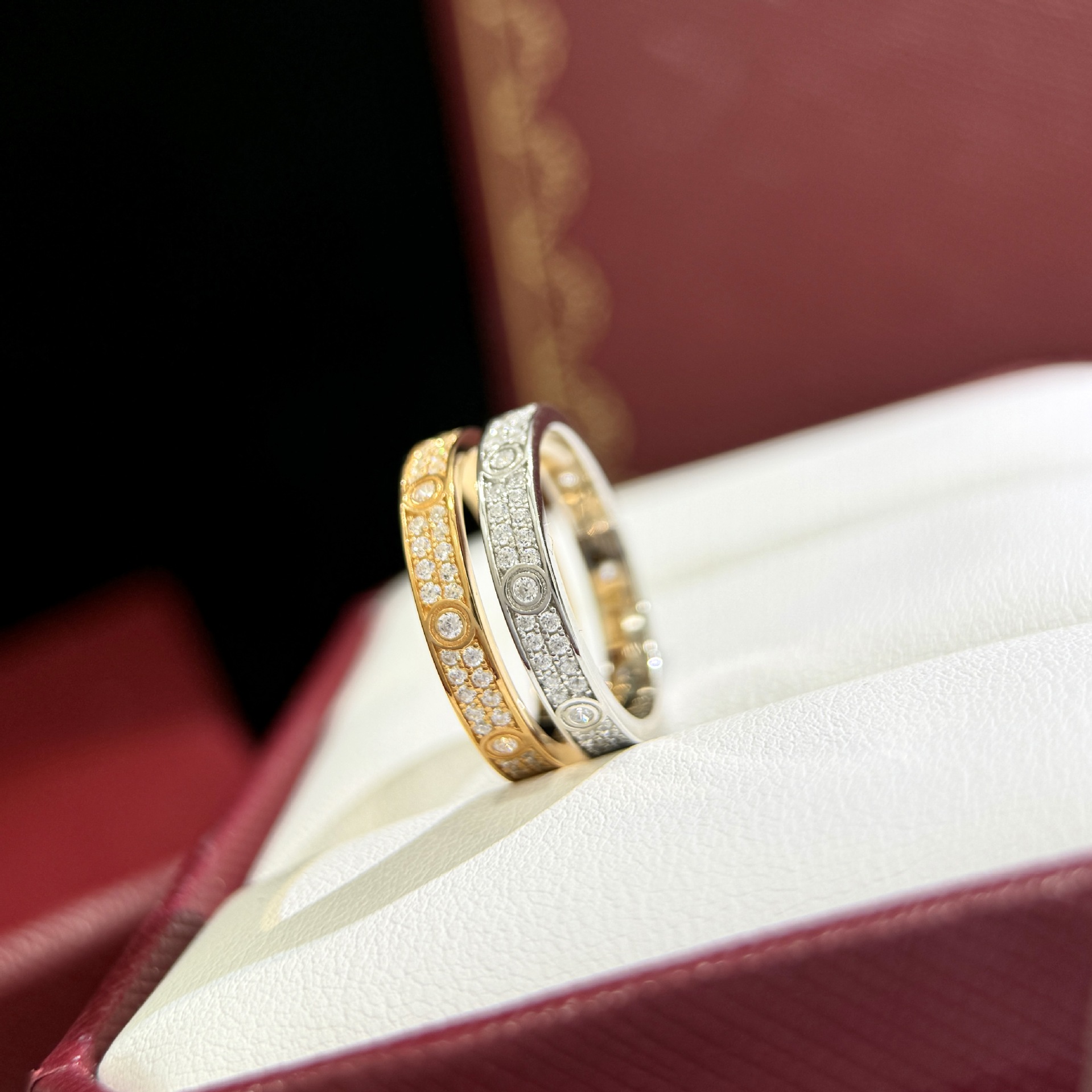 Beautiful, gentle ring with 2 versions: white s925 silver and 18k gold plated Beautiful, gentle ring with 2 versions: white s925 silver and 18k gold plated