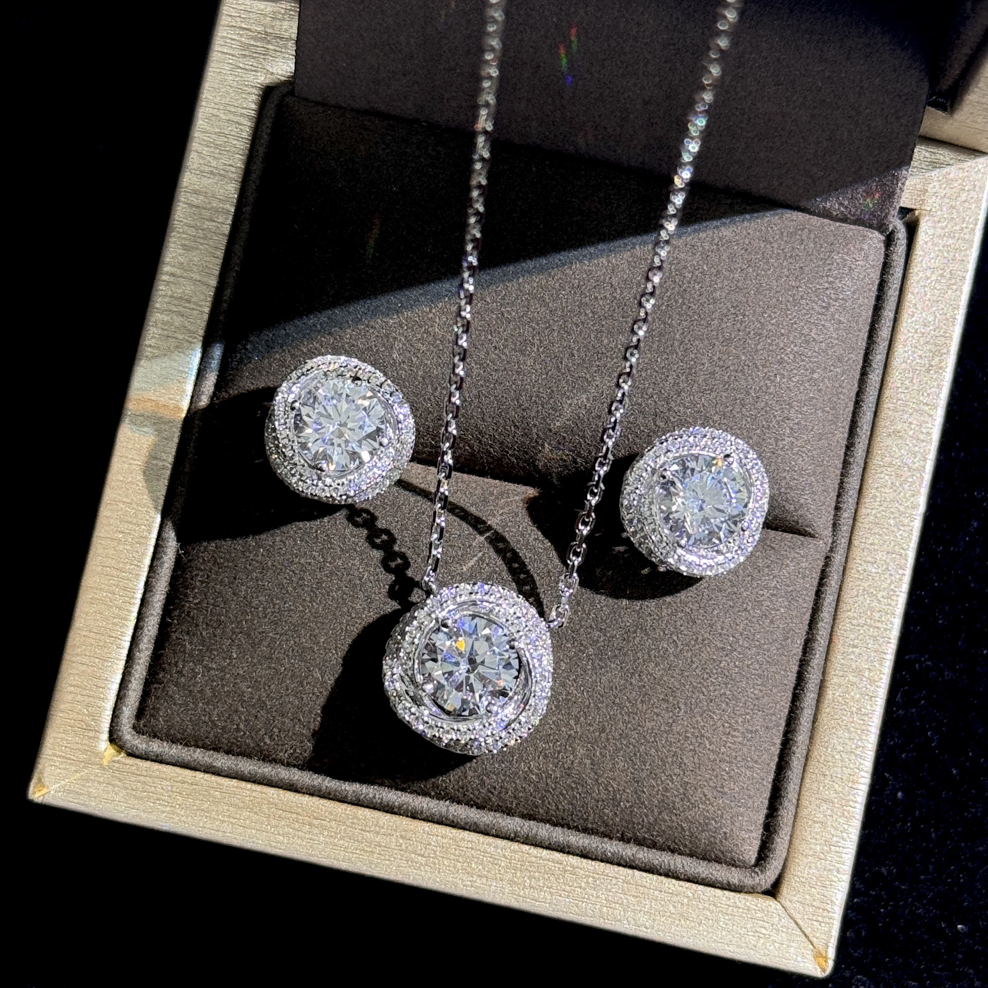 S925 silver three-ring necklace with three-carat diamond, exquisite and high-grade sparkling diamond S925 silver three-ring necklace with three-carat diamond, exquisite and high-grade sparkling diamond