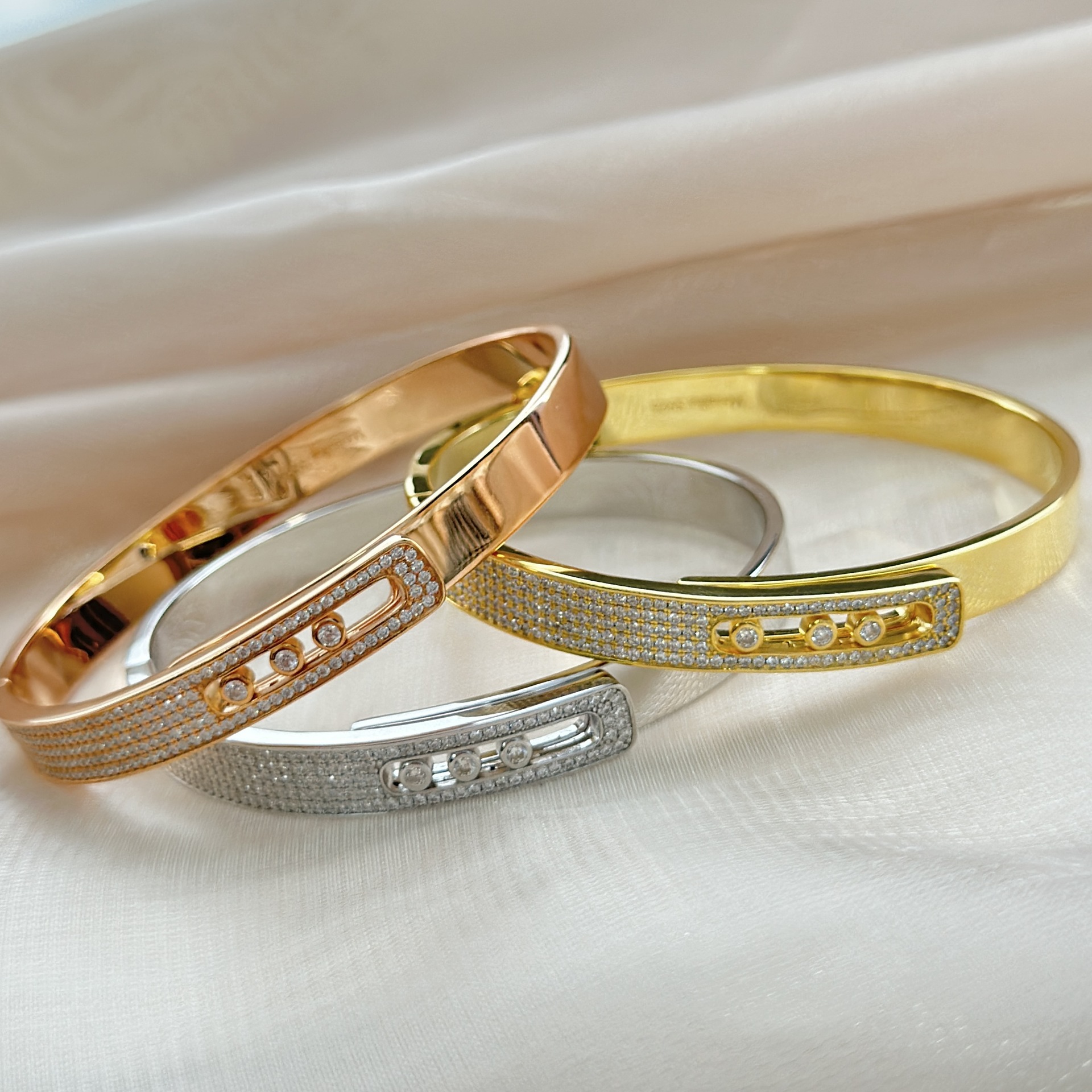 S925 Sterling Silver Plum Blossom Half Diamond Bracelet, Classic Design Three Diamond Slide, Versatile, Simple, Gentle Luxury Style, Full Diamond Bracelet, Instagram Style S925 Sterling Silver Plum Blossom Half Diamond Bracelet, Classic Design Three Diamond Slide, Versatile, Simple, Gentle Luxury Style, Full Diamond Bracelet, Instagram Style