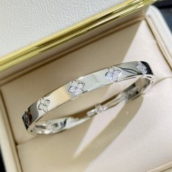 Polished Sterling Silver S925 Bracelet with Four Diamonds, Four Leaf Clover Silver Bracelet, Sparkling Diamonds, Gentle Luxury, Versatile, Simple, High-end Silver Bracelet