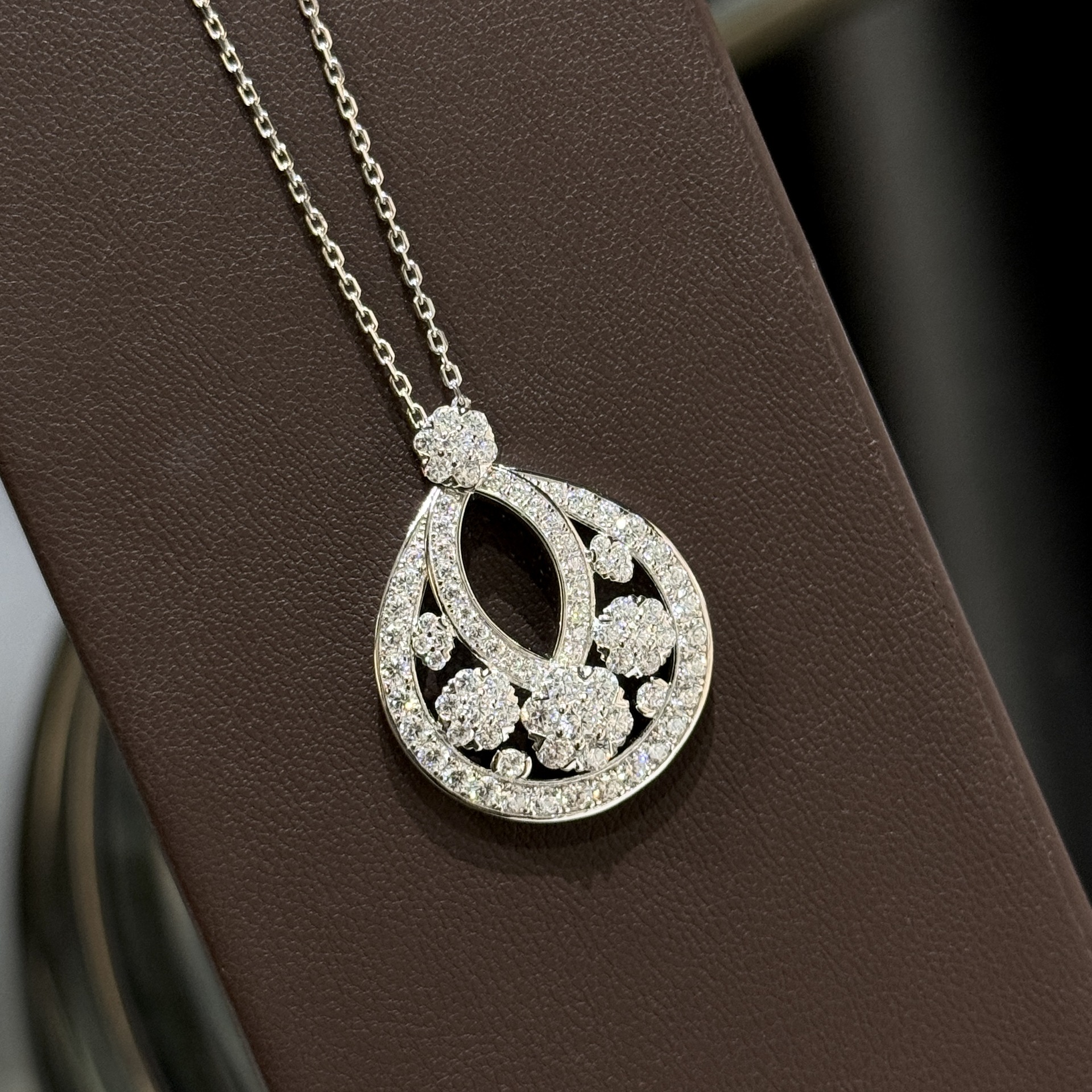 Large S925 Sterling Silver Snowflake Necklace: Elegant, classic and versatile teardrop design, Diamond studded Large S925 Sterling Silver Snowflake Necklace: Elegant, classic and versatile teardrop design, Diamond studded