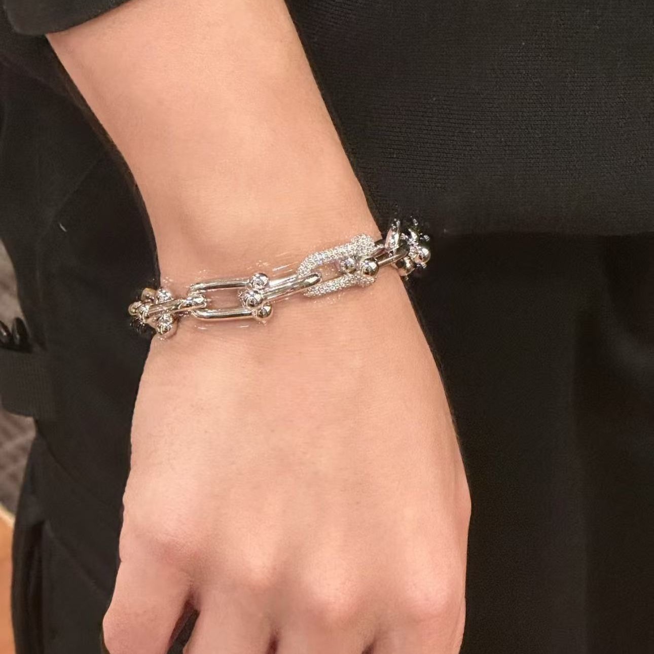 S925 silver tiffany bracelet, interwoven links, simple luxury, unique design, versatile. S925 silver tiffany bracelet, interwoven links, simple luxury, unique design, versatile.