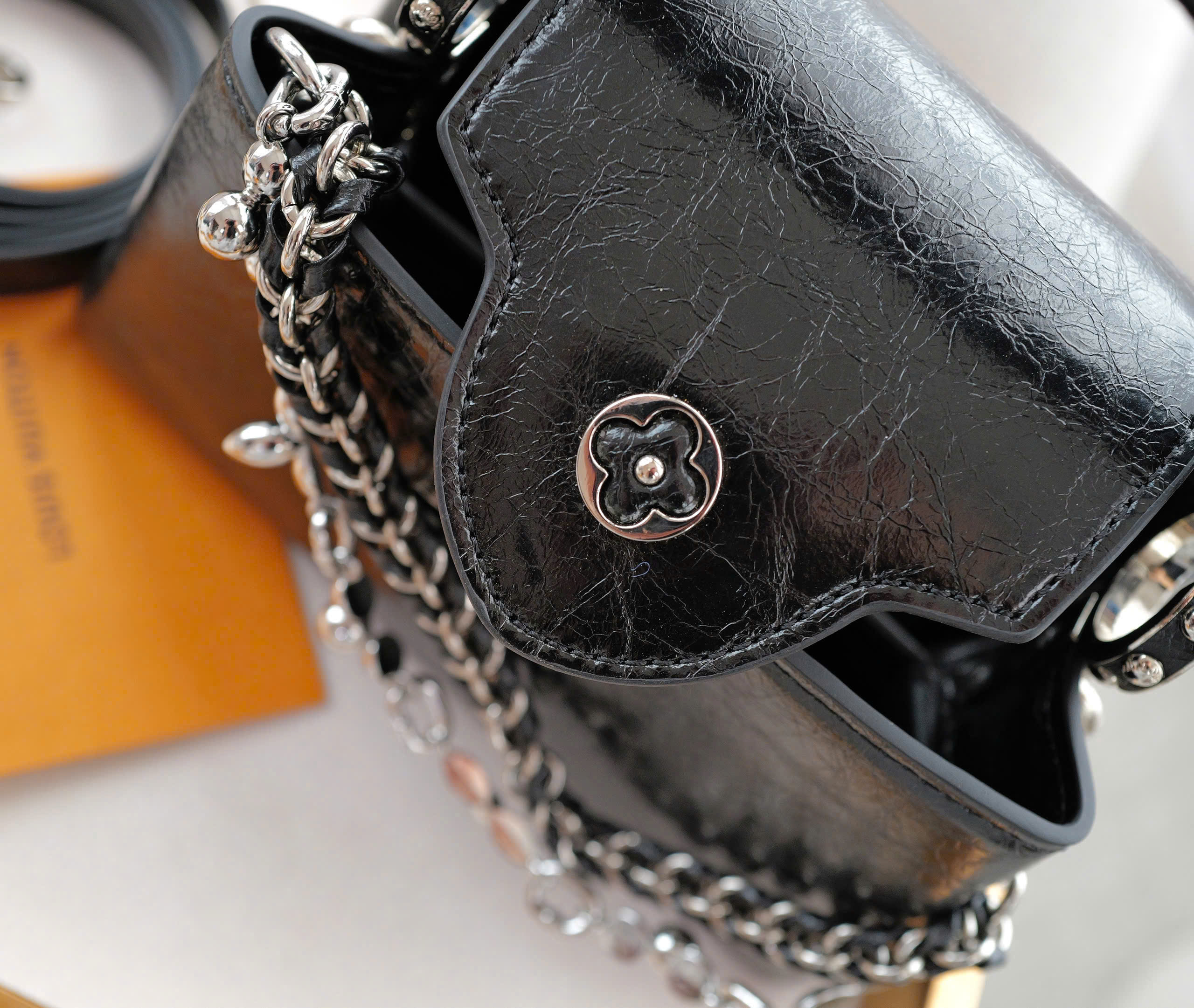 LV CAPUCINES MINI BLACK PYTHON Sz 21cm LV CAPUCINES MINI BLACK PYTHON Sz 21cm