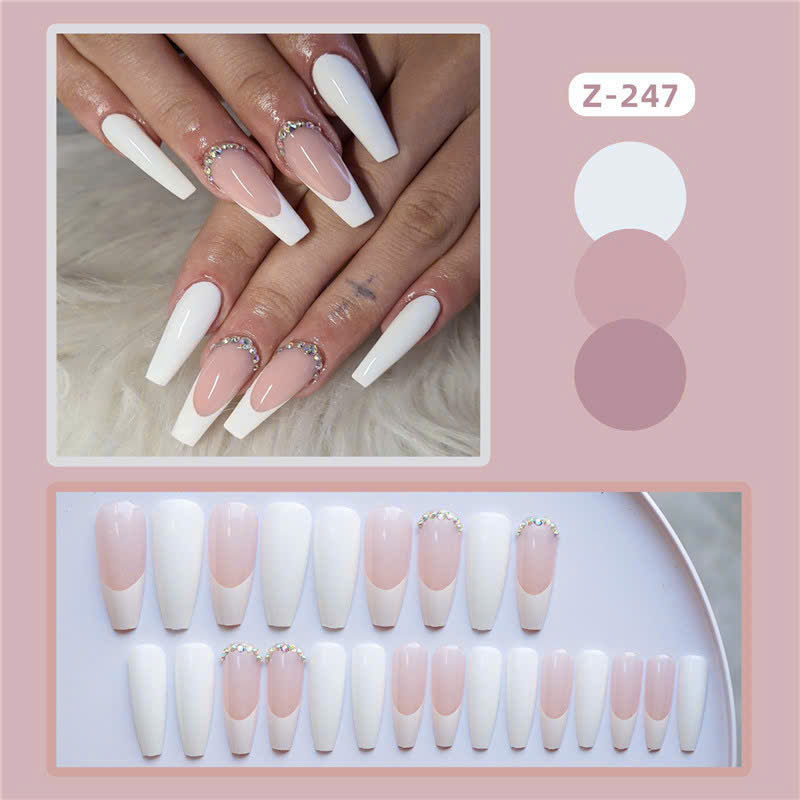 Set of 24 luxurious and charming fake nails Set of 24 luxurious and charming fake nails