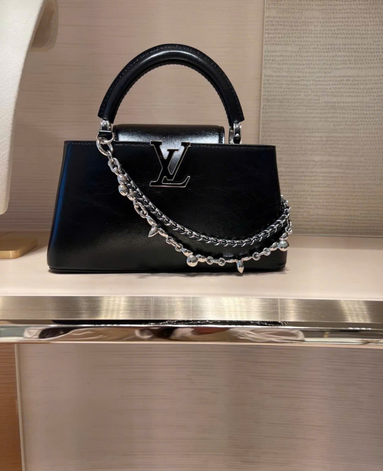 LV CAPUCINES MINI BLACK PYTHON Sz 21cm LV CAPUCINES MINI BLACK PYTHON Sz 21cm