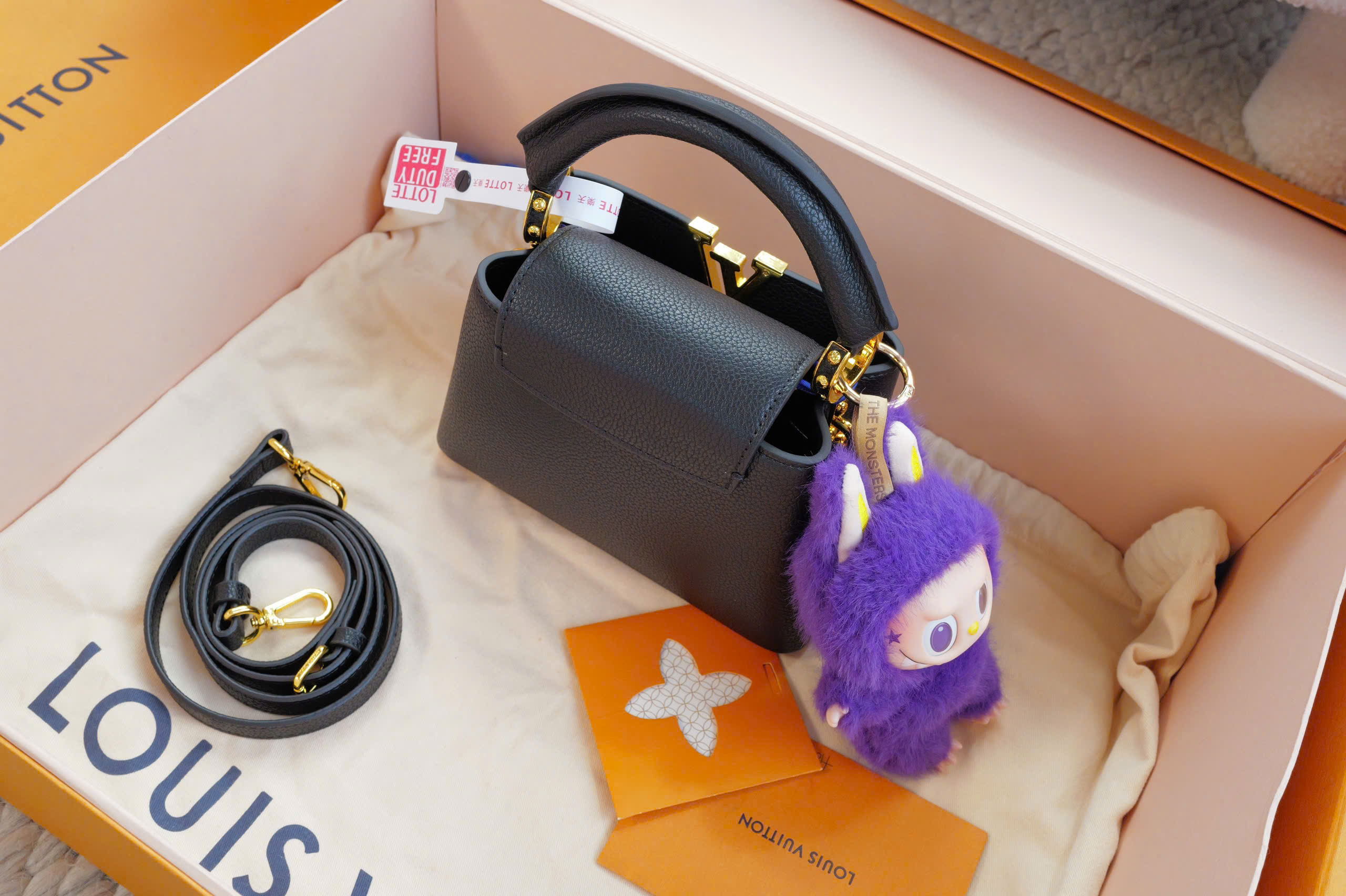 L.V Capucine SUPER chain strap Size 21cm L.V Capucine SUPER chain strap Size 21cm