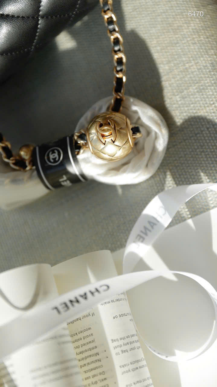 CHANEL CLASSIC SPHERE Sz20cm CHANEL CLASSIC SPHERE Sz20cm