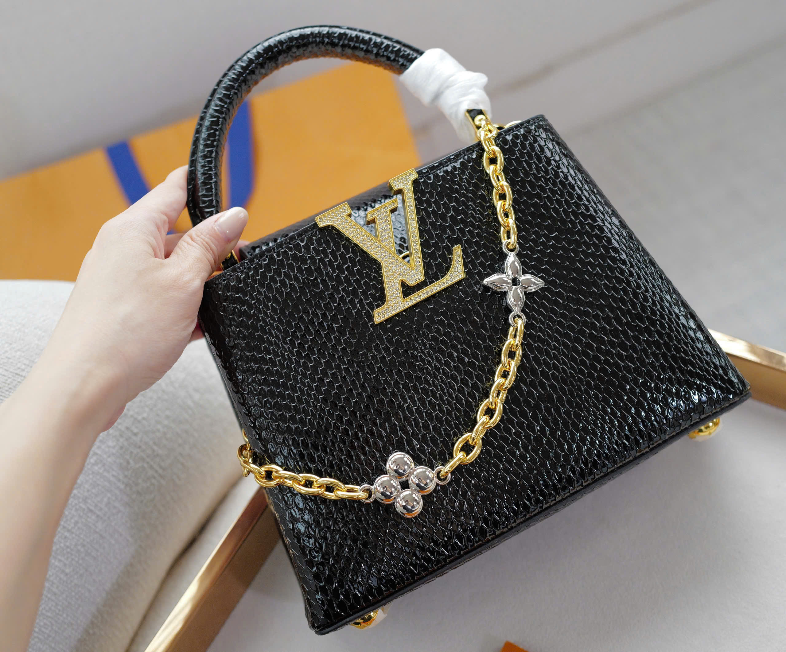 LV CAPUCINES MINI BLACK PYTHON Sz 21cm LV CAPUCINES MINI BLACK PYTHON Sz 21cm
