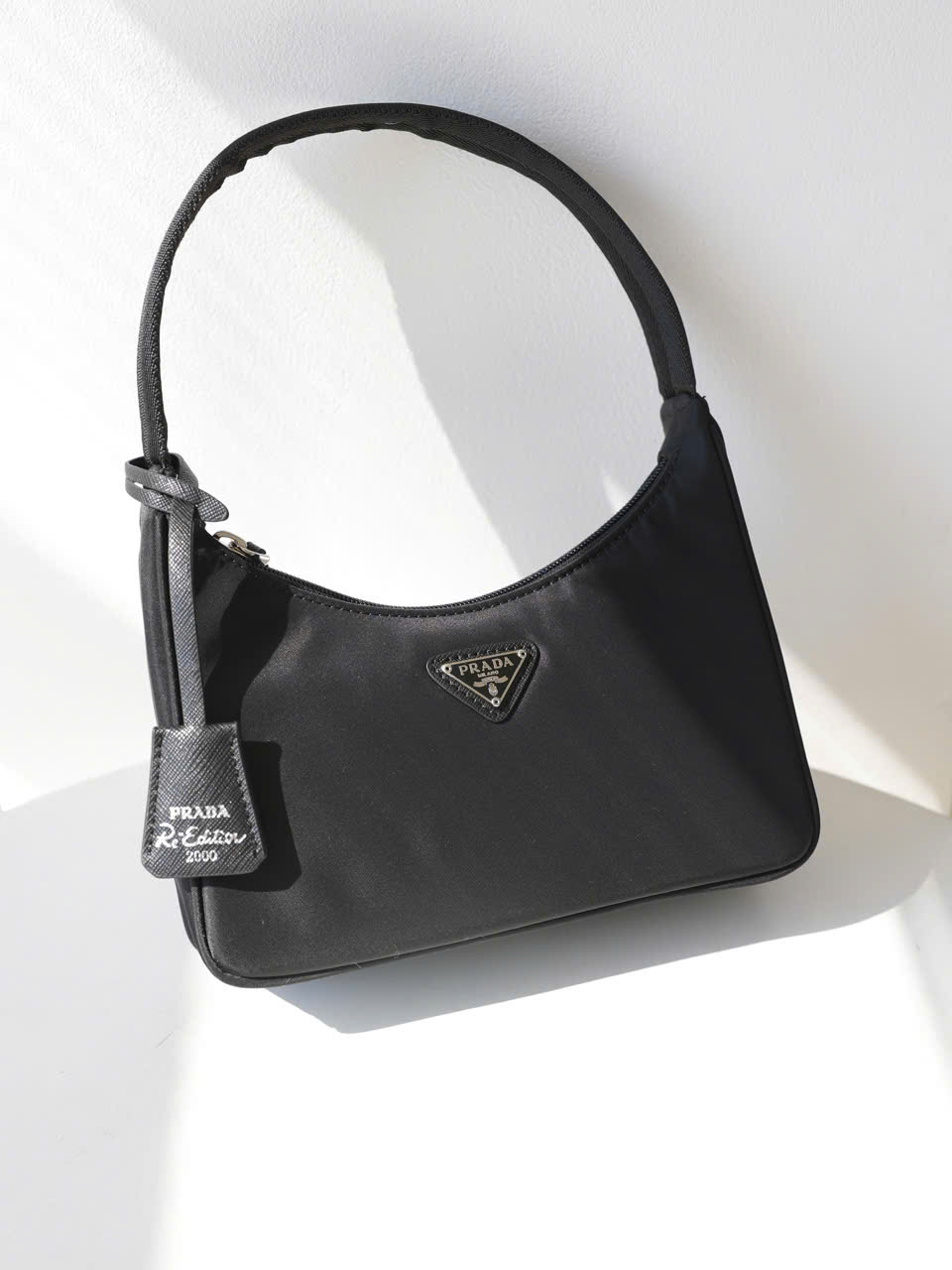 PRADA NYLON HOBO size 23cm scratch-resistant parachute fabric, fabric lining PRADA NYLON HOBO size 23cm scratch-resistant parachute fabric, fabric lining