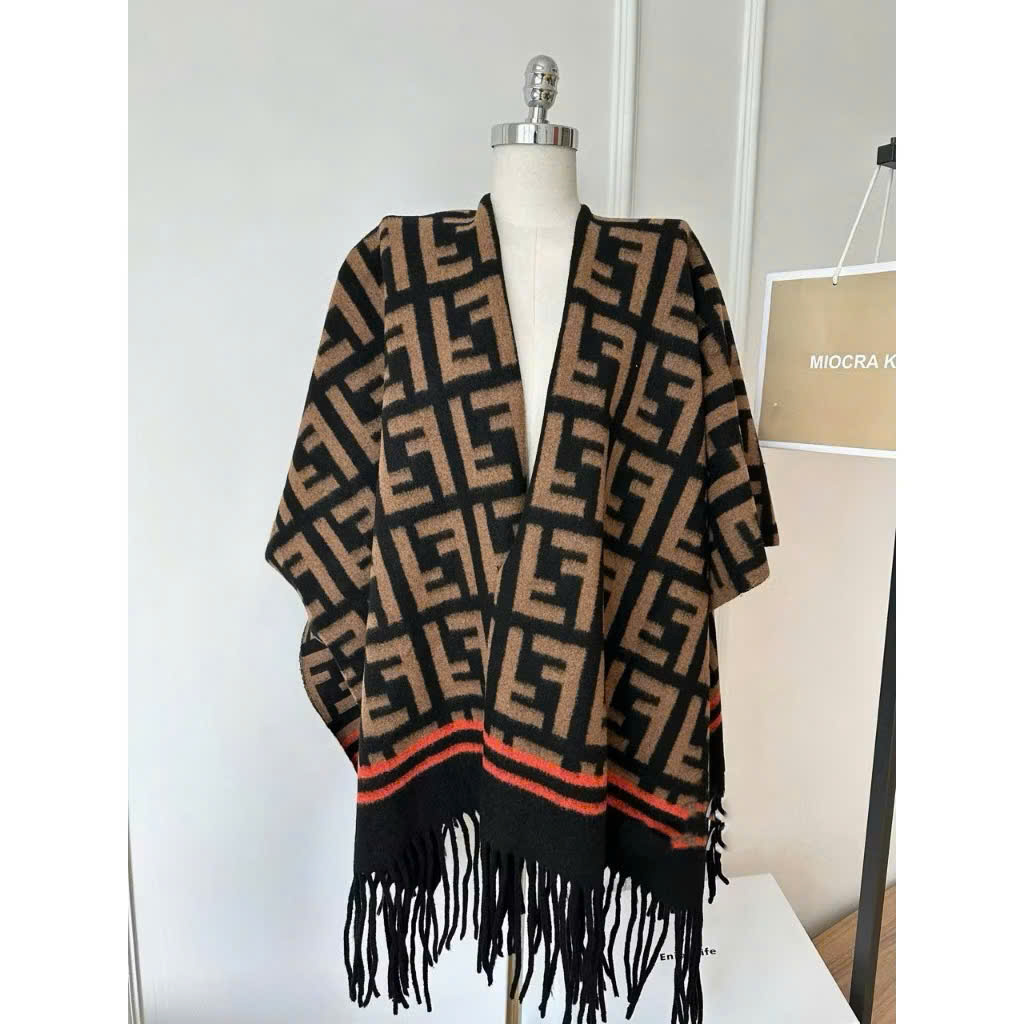 FENDI SCARF Material: High quality wool, soft, warm, standard shape FENDI SCARF Material: High quality wool, soft, warm, standard shape