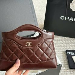 CHANEL natural shine leather size: 20cm