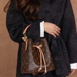 LV NEONOE BB LEATHER COMBINED WITH MONOGRAM FLOWER size: 20 x 20 x 13 CM