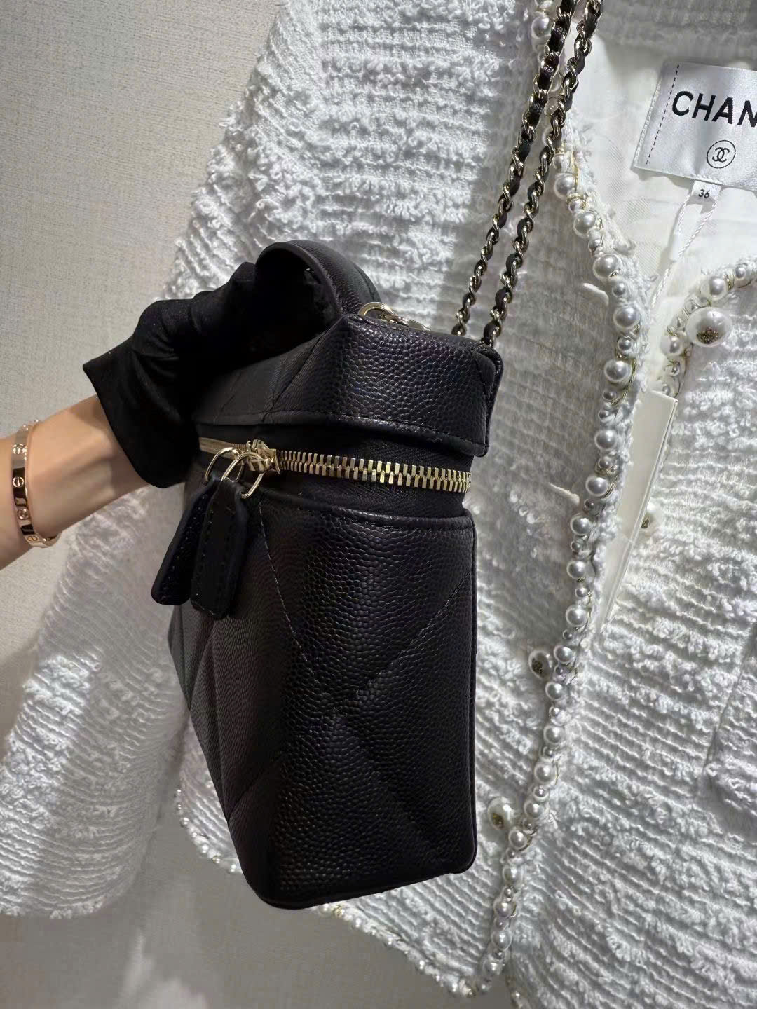 CHANEL VANITY ✅ caviar grain leather, the typical leather of the chanel line size 18 cm CHANEL VANITY ✅ caviar grain leather, the typical leather of the chanel line size 18 cm