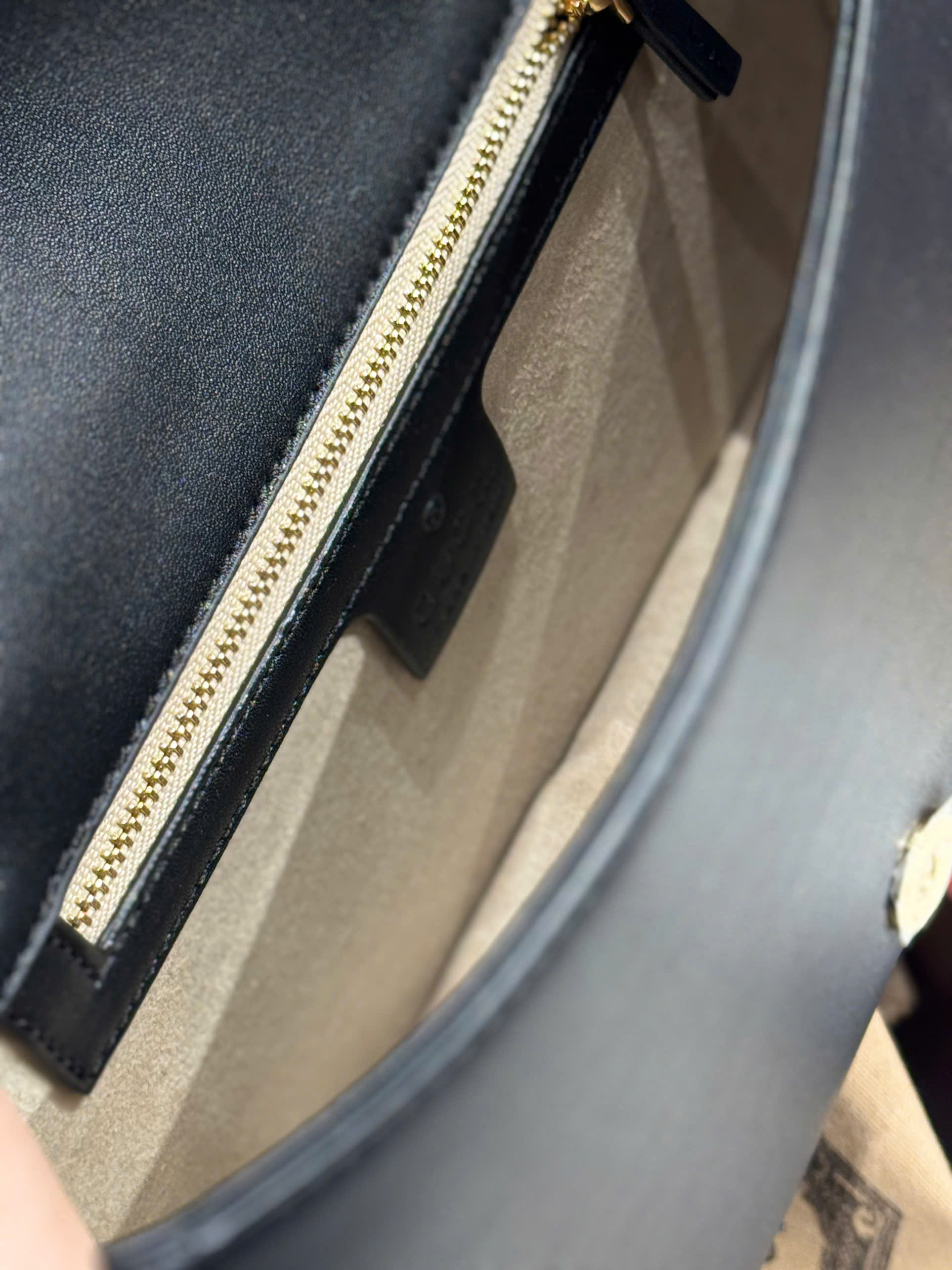 GUCCI BLONDIE MINI ✅ cowhide, manufactured leather size: 21.5 X 14 cm GUCCI BLONDIE MINI ✅ cowhide, manufactured leather size: 21.5 X 14 cm