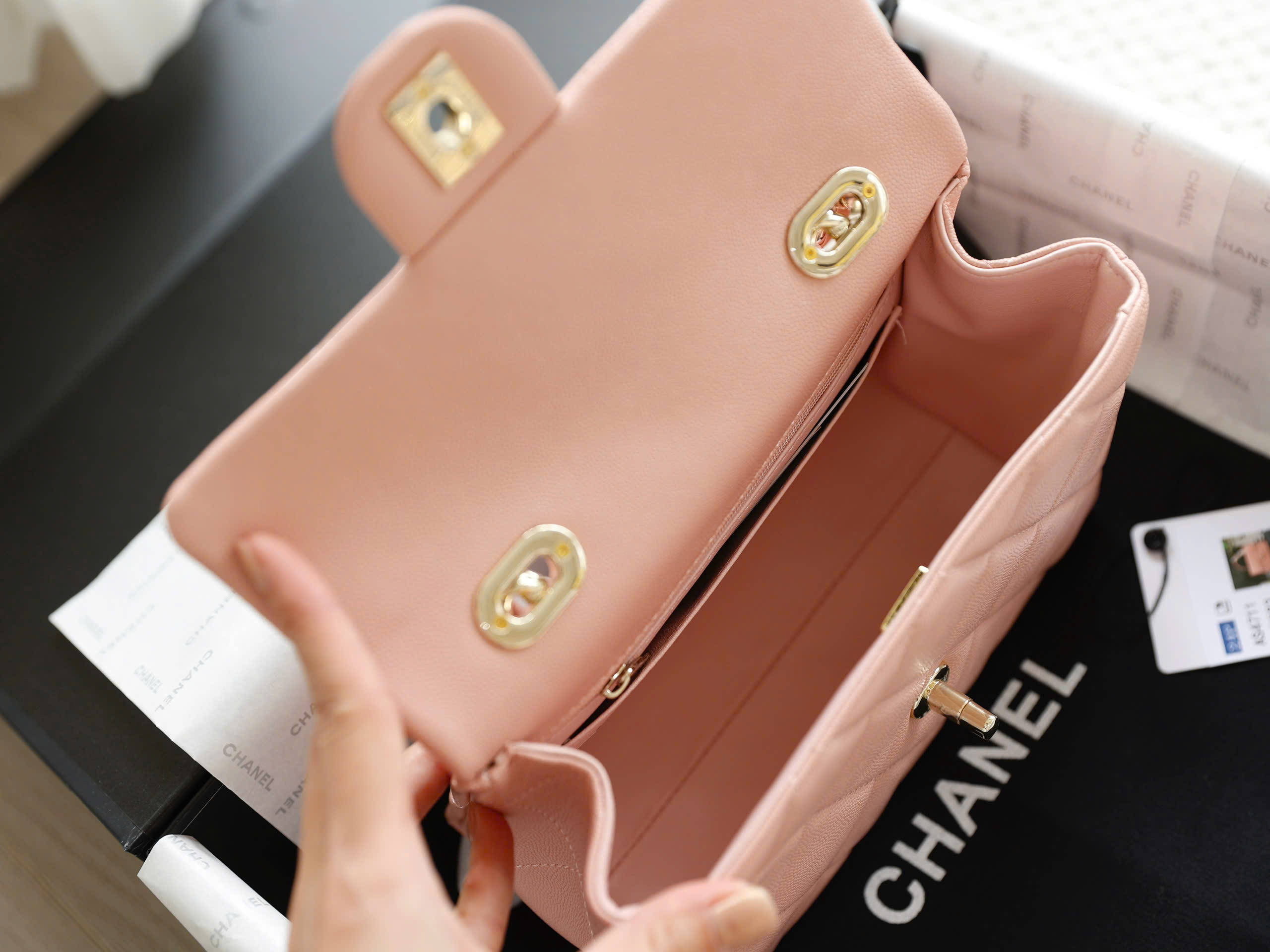 Chanel Trendy Top Handle Caviar material Size: 20cm Chanel Trendy Top Handle Caviar material Size: 20cm