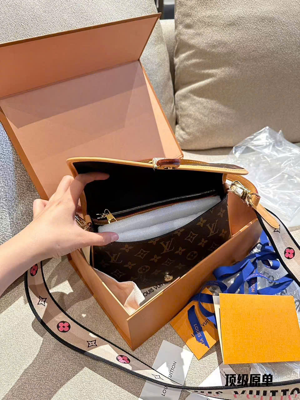 LV Diane bag - 459852 - Size: 25 cm - Material: new mixed pattern LV Diane bag - 459852 - Size: 25 cm - Material: new mixed pattern