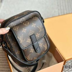 LV mini Bag UNISEX Christopher NewCollection ⚜️Size 15x17x8cm