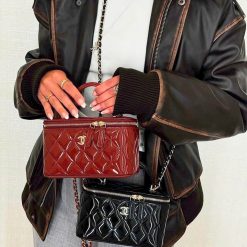 _Chanel vanity super  Inside has a convenient mirror Size: 18 cm