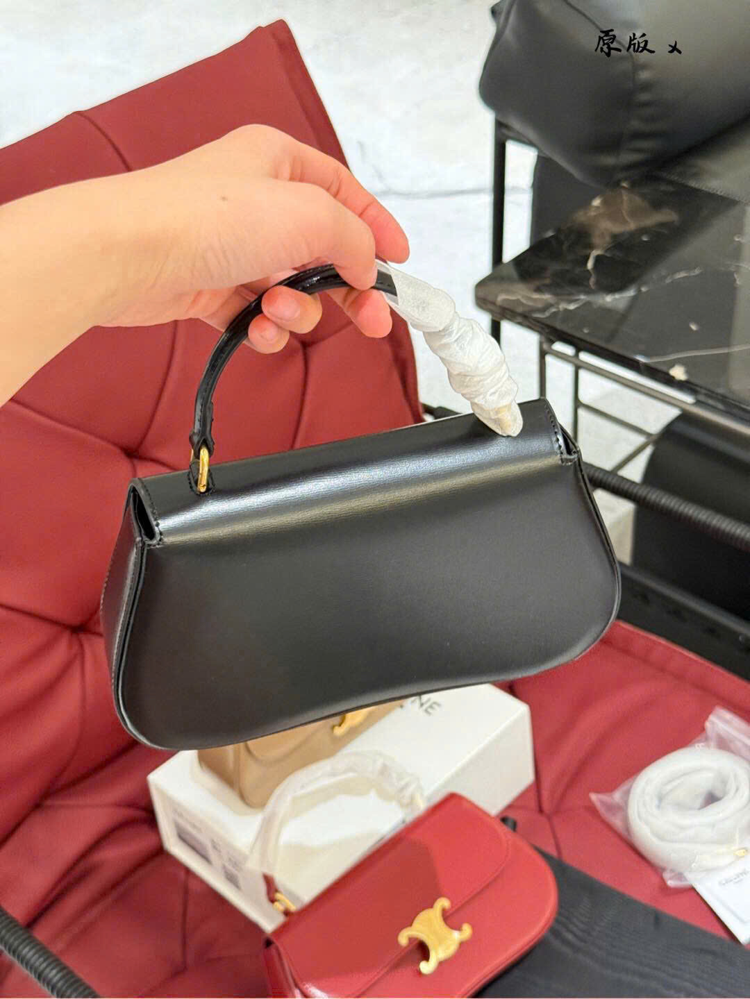 Celine Bag Celine Teen Lola ‘Tan’ Bag Cowhide material - soft leather - Water-resistant leather - Good water absorption Celine version I find extremely sharp - Factory Just Arrived Size 22cm Celine Bag Celine Teen Lola ‘Tan’ Bag Cowhide material - soft leather - Water-resistant leather - Good water absorption Celine version I find extremely sharp - Factory Just Arrived Size 22cm