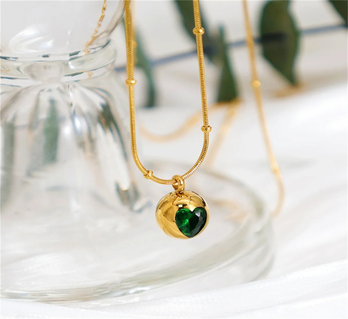 Red With The Same Paragraph Love Emerald Zircon Necklace 01