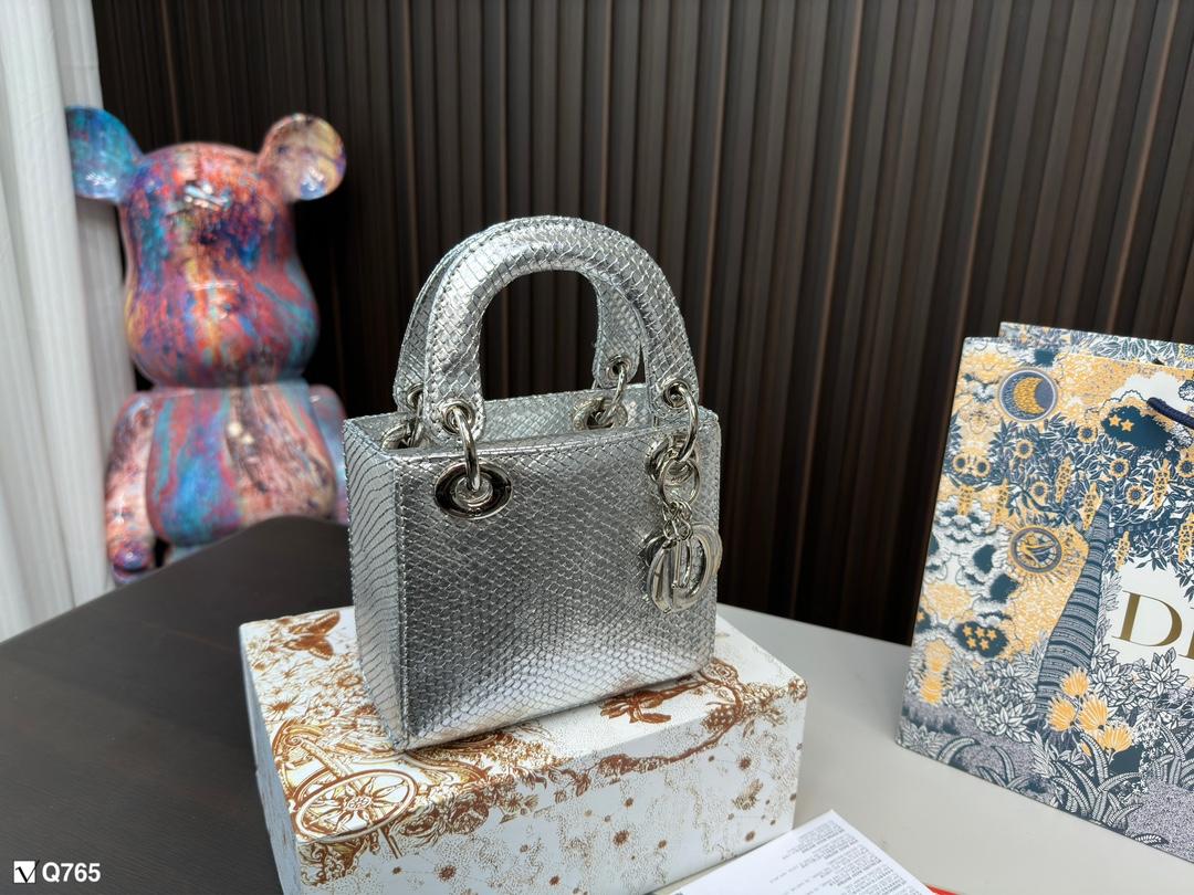 Replica Dior Bag 14x17x7cm