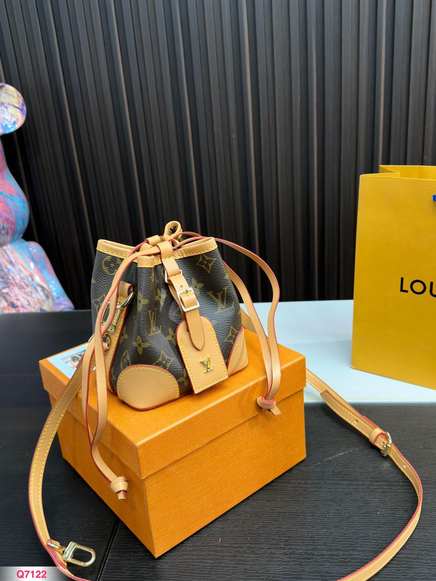 Replica Louis Vuitton Bag 13x14cm