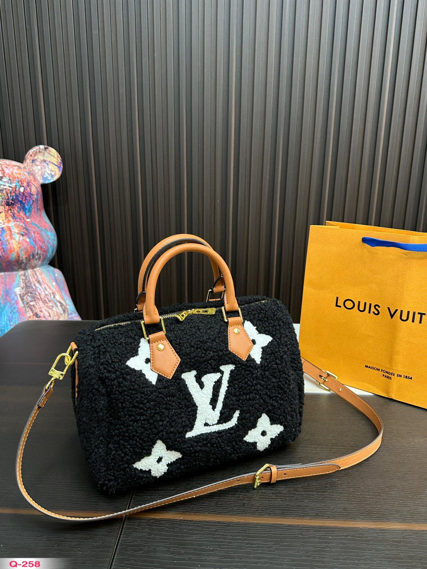 Replica Louis Vuitton Bag 26x18cm