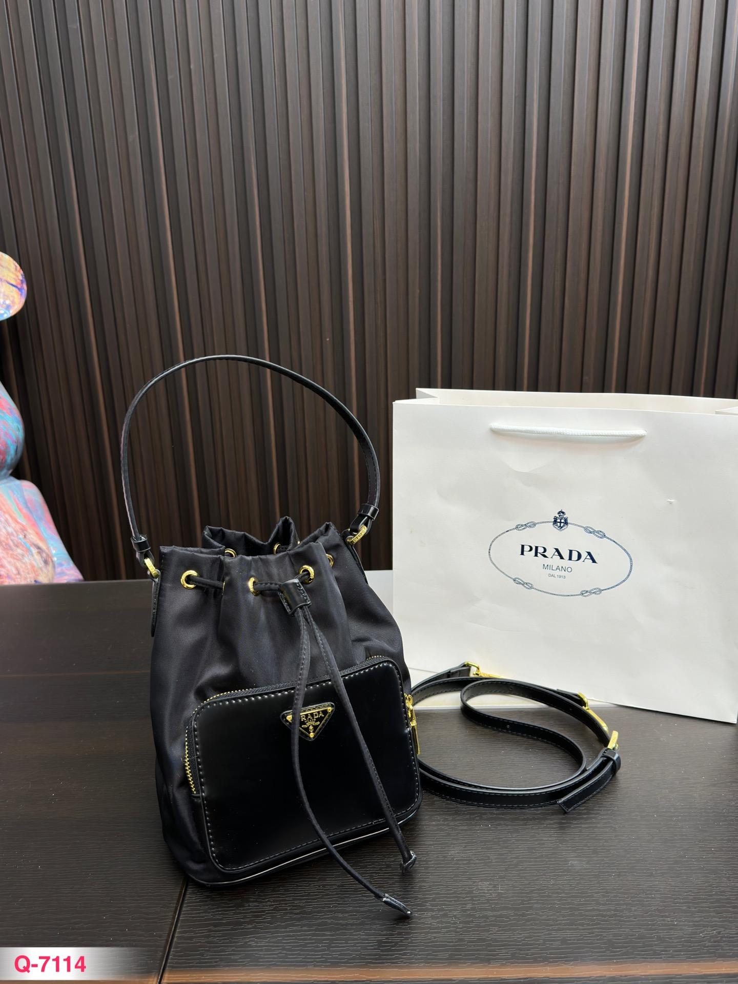 Replica Prada Bag 21x18cm