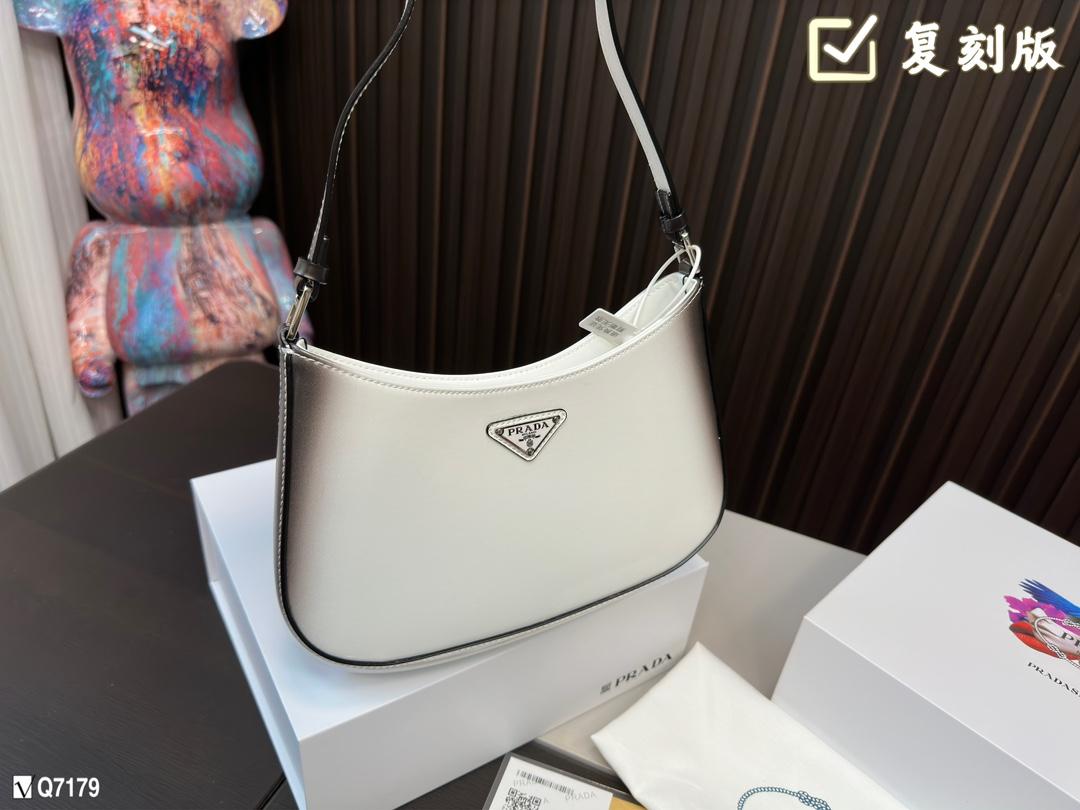 Replica Prada Bag 17x27cm